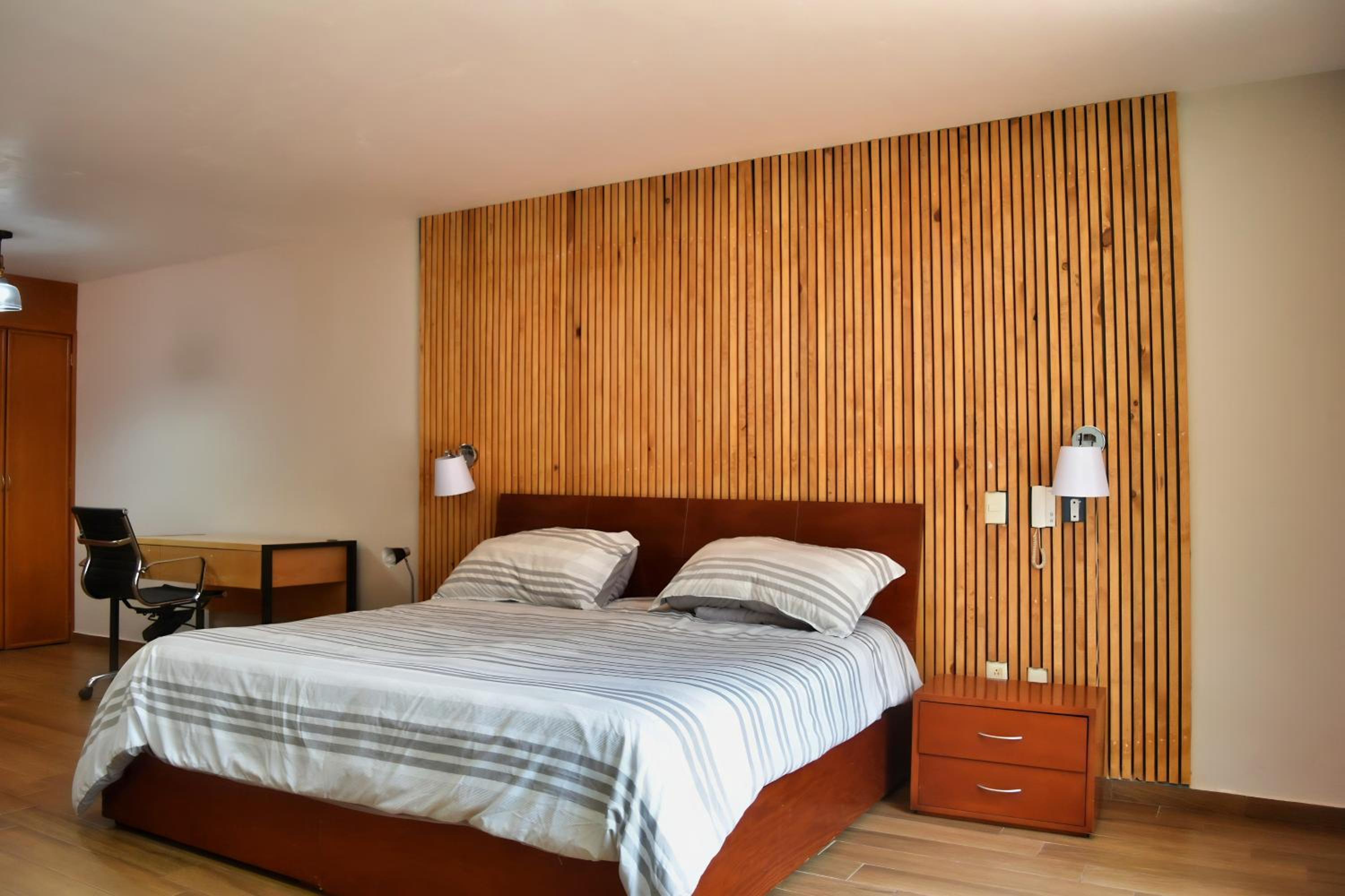 Deluxe King Room photo 1