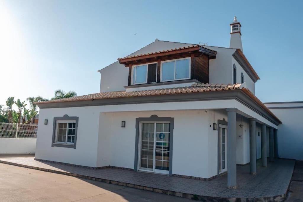 Four-Bedroom House photo 2