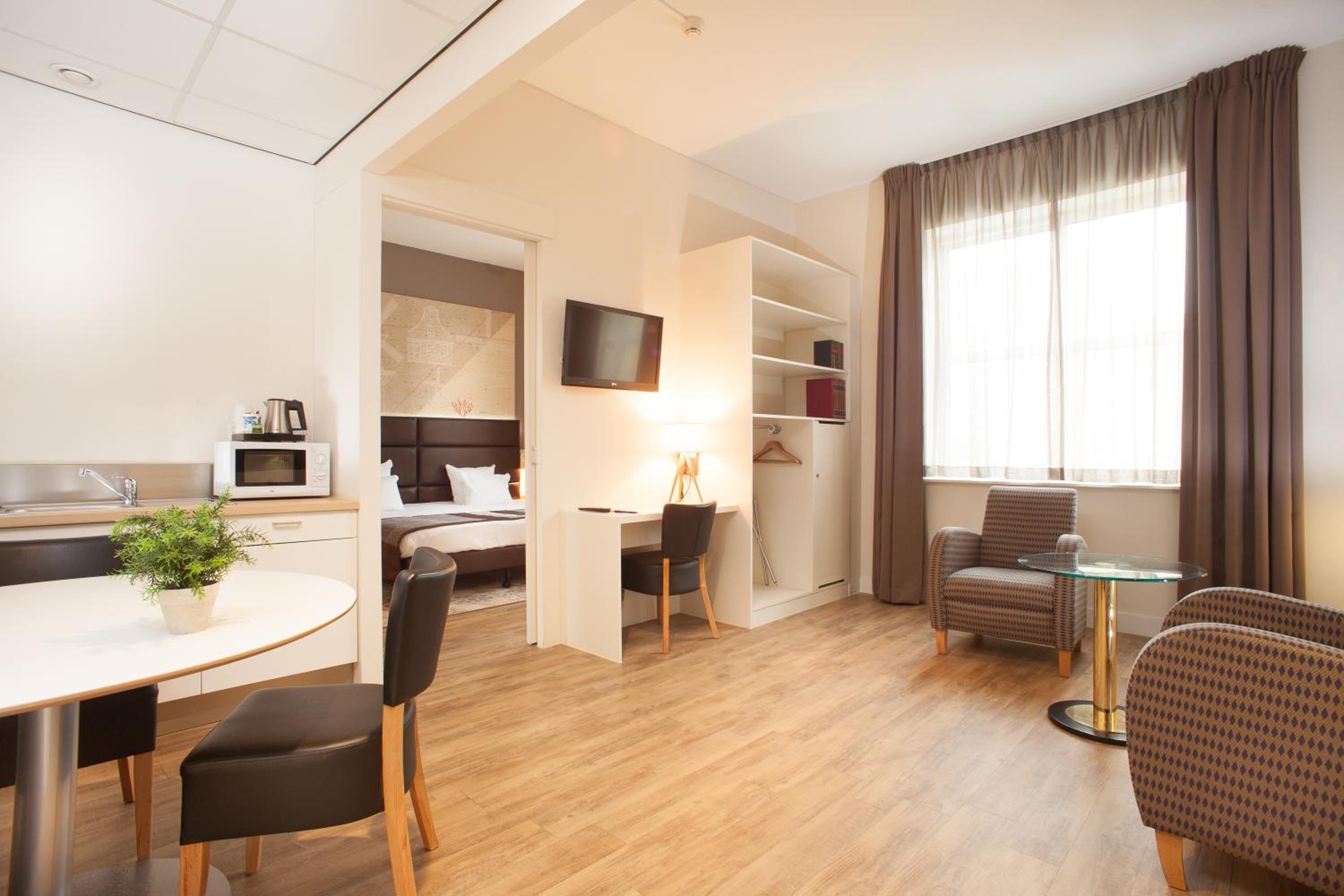 Suite with One King Bed - Photo 2