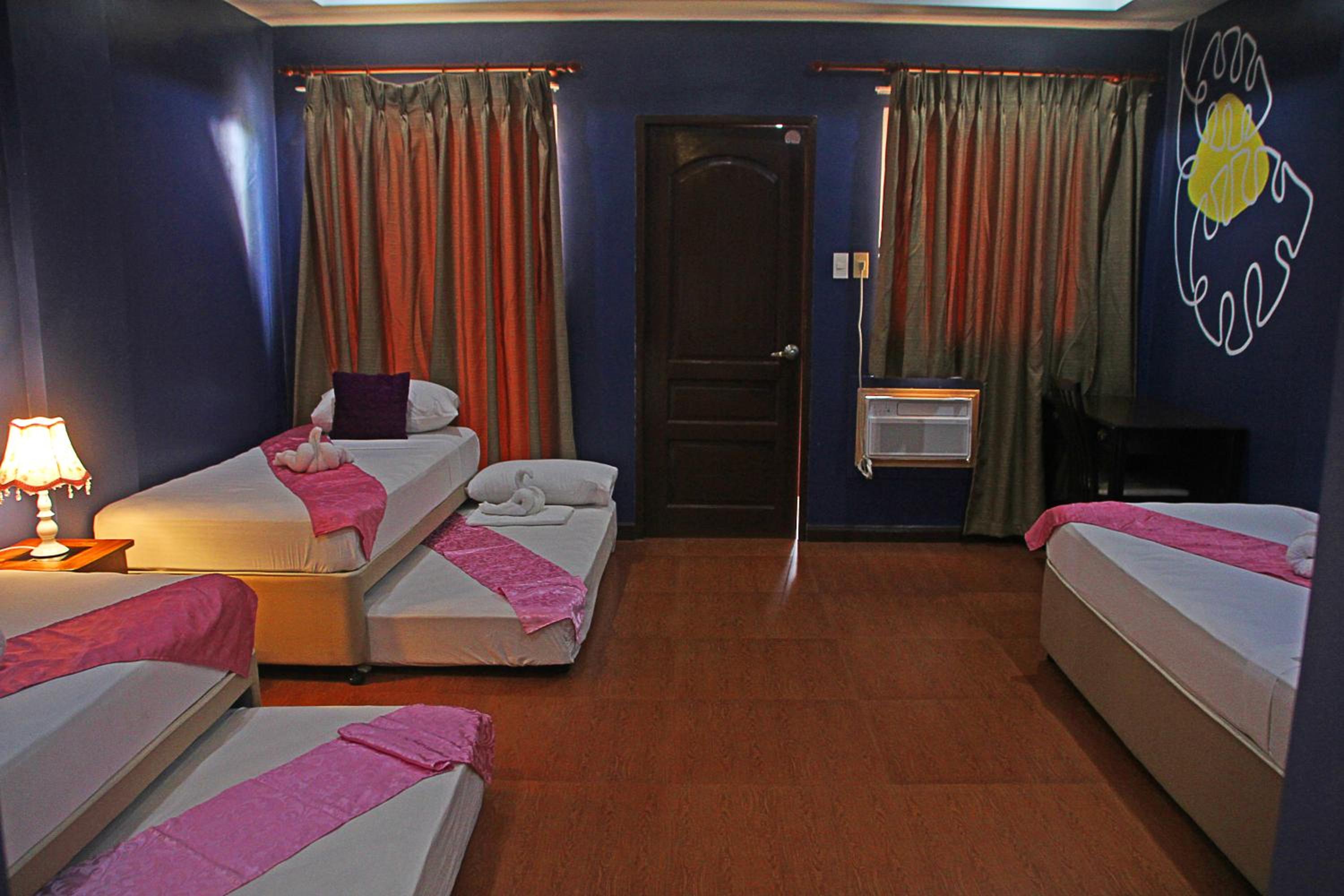 Family Room with Garden View photo 3