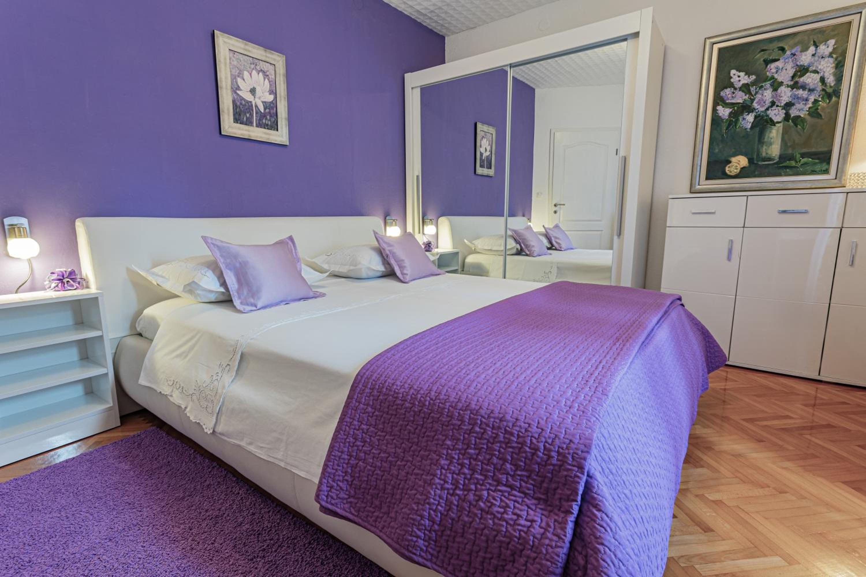 One-Bedroom Apartment - Photo 12