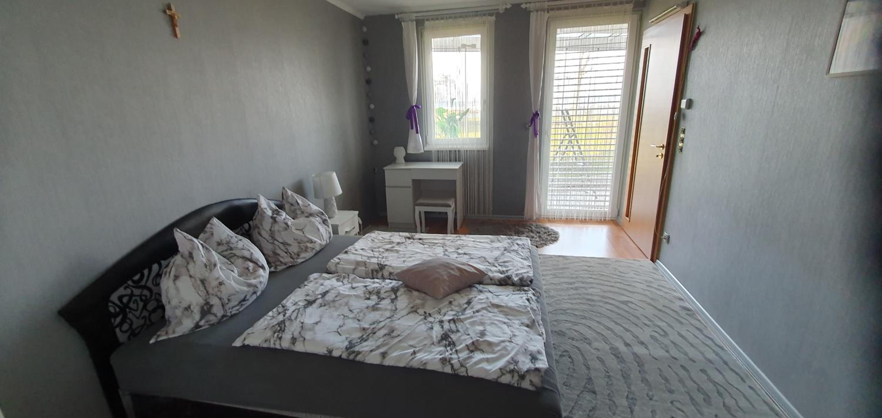 Two-Bedroom Apartment with Lake View - Photo 1