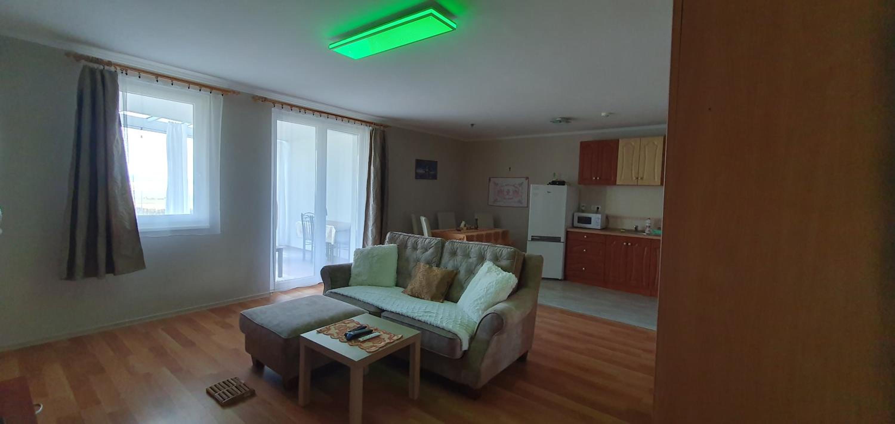 Two-Bedroom Apartment with Lake View - Photo 3