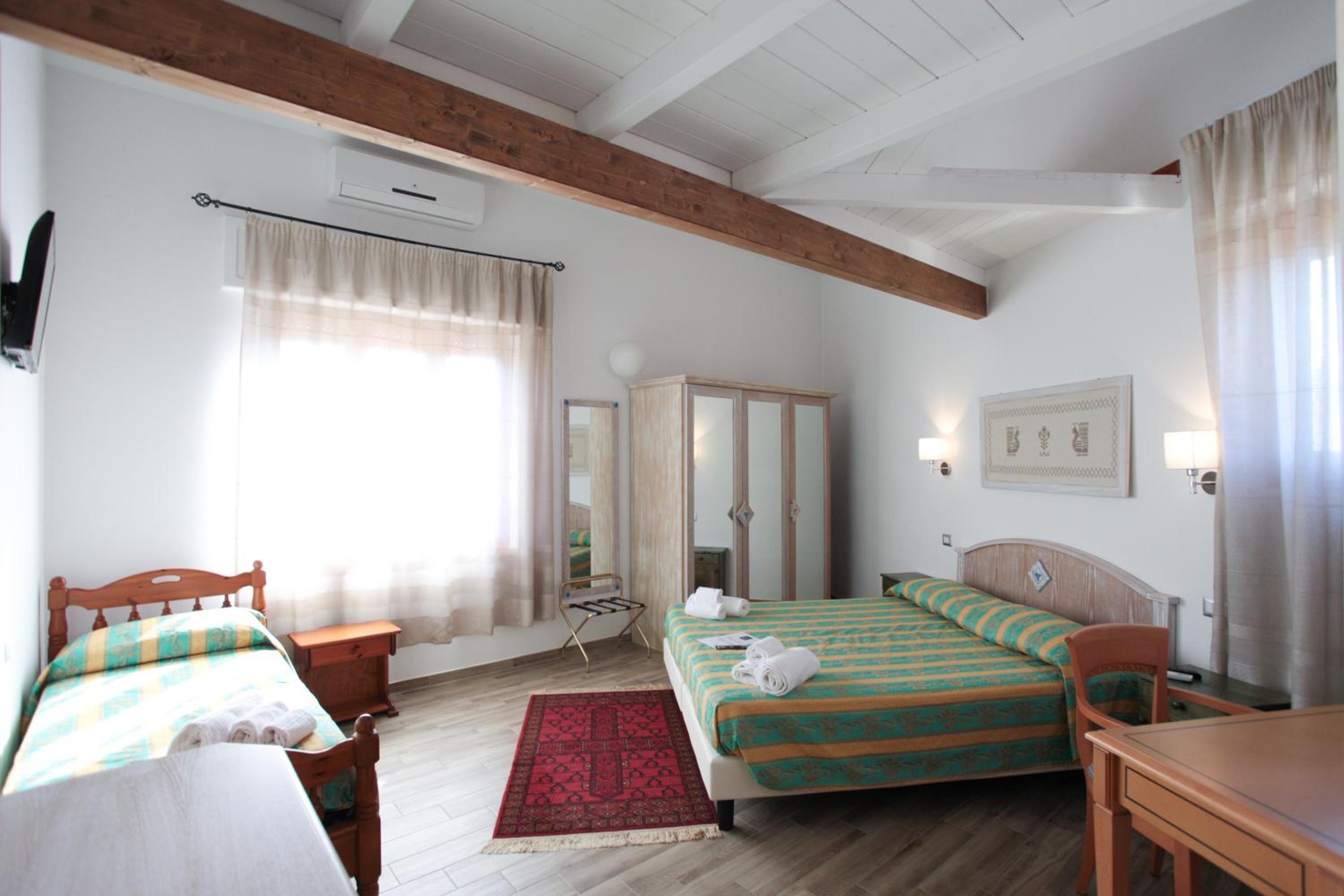 Deluxe Triple Room photo 2