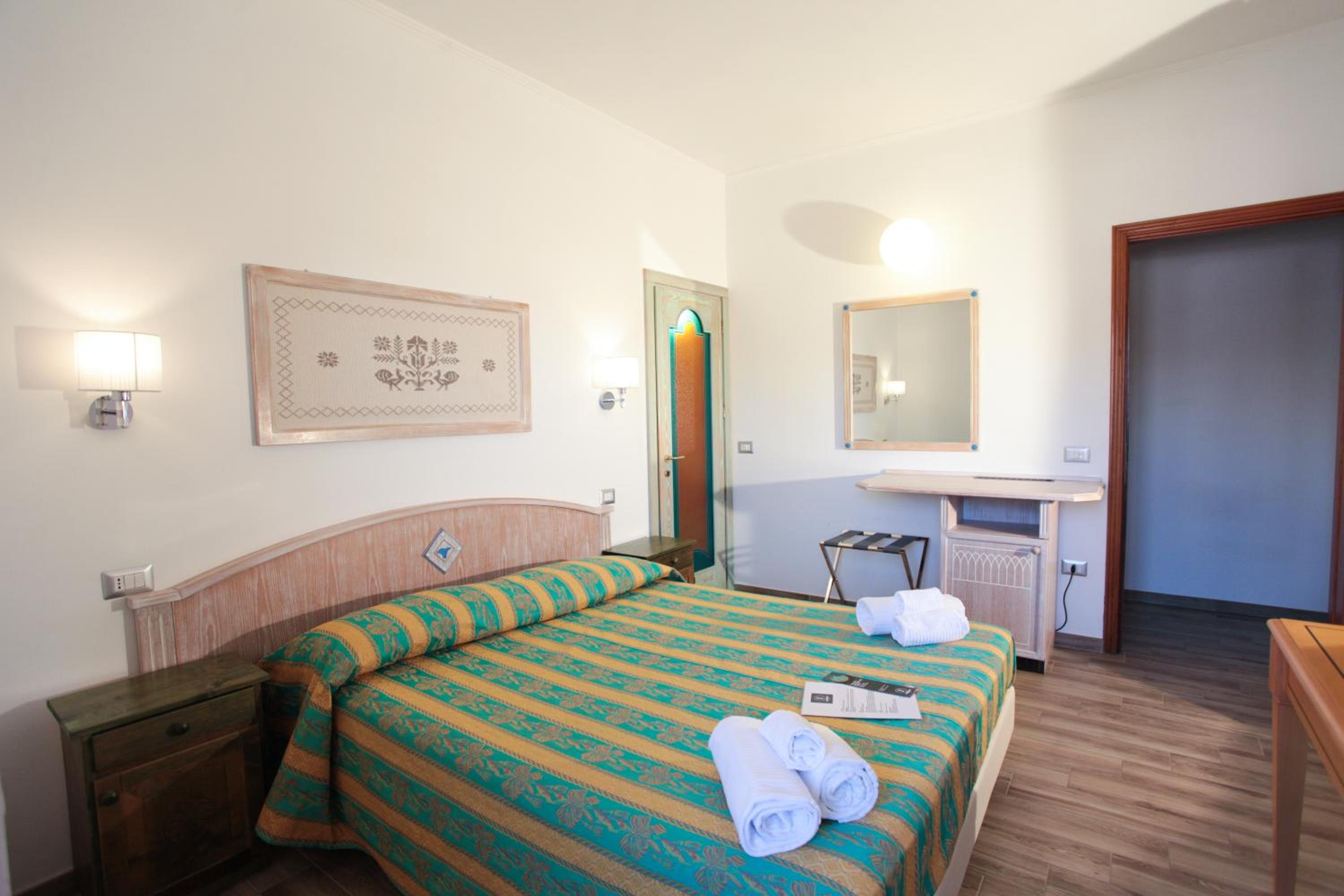 Deluxe Double Room with Balcony photo 2