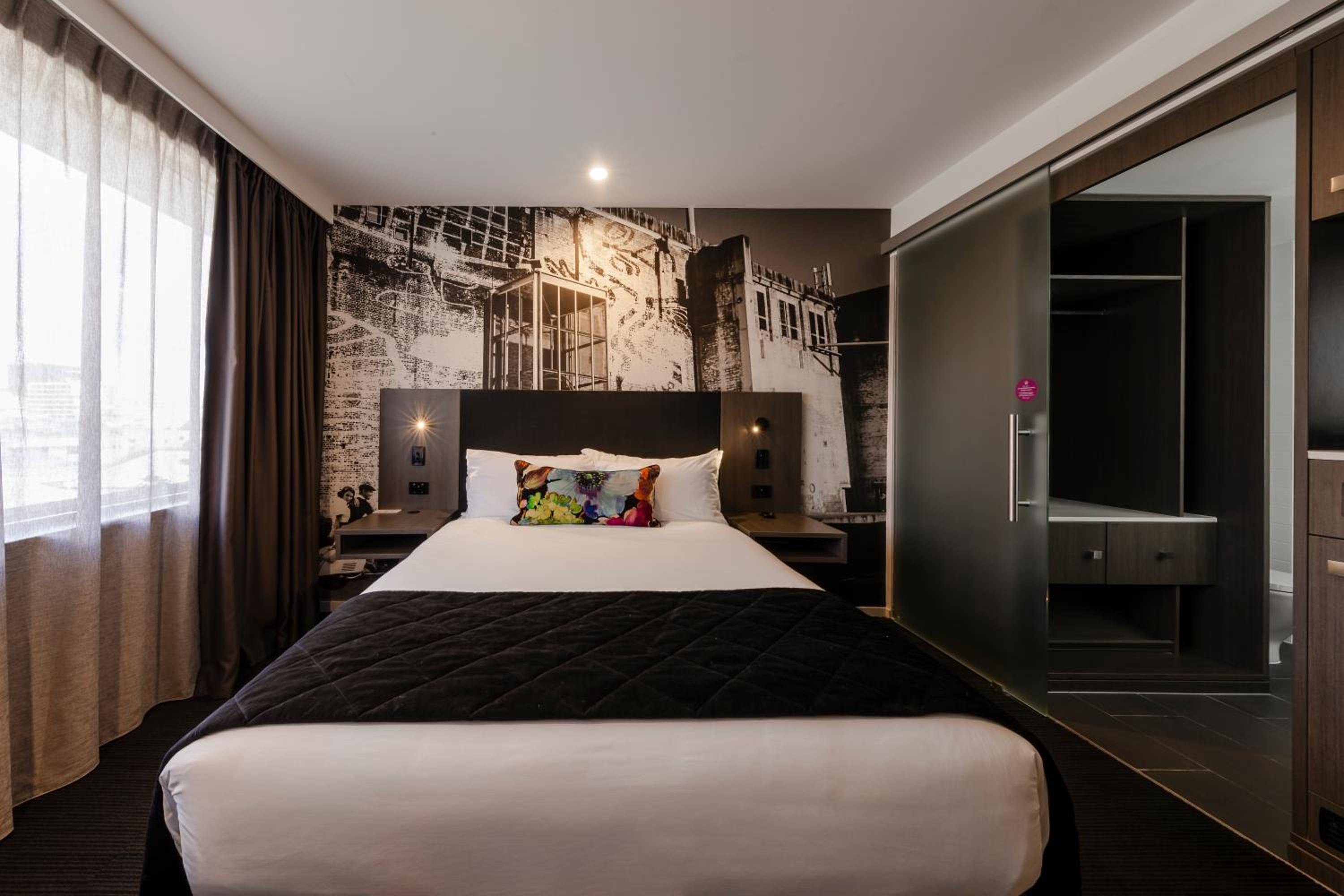 Standard Queen Room