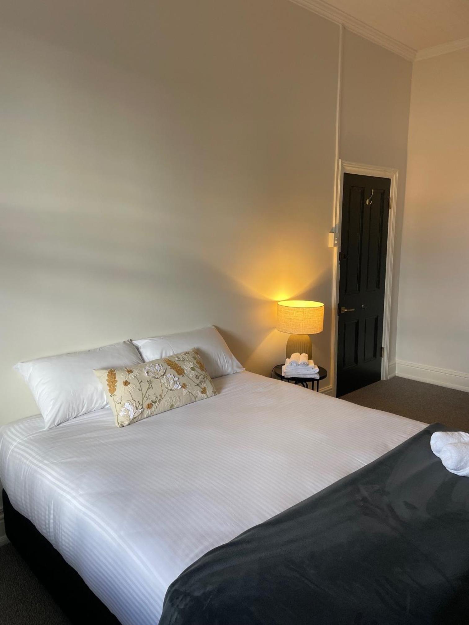 Standard Queen Room photo 1