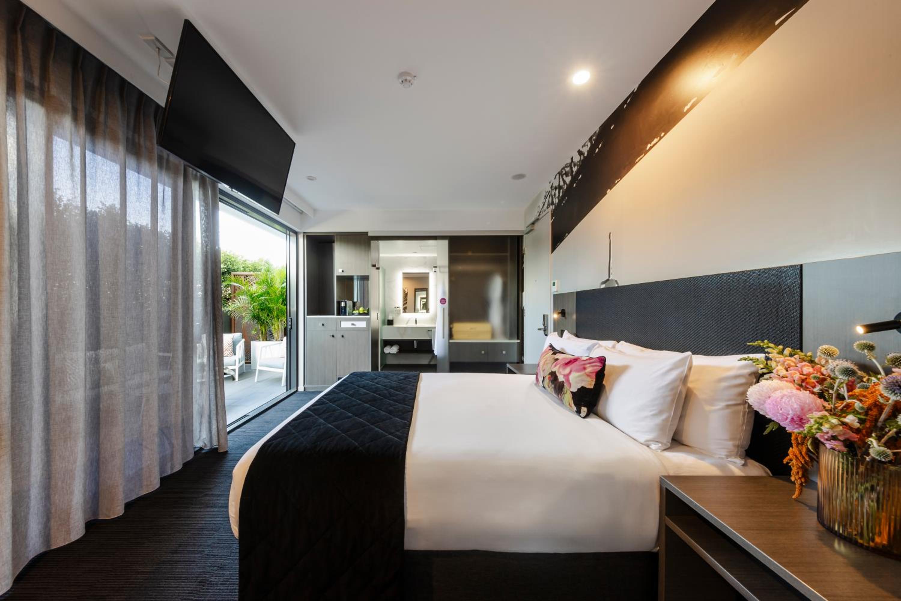 Superior Queen Balcony Room