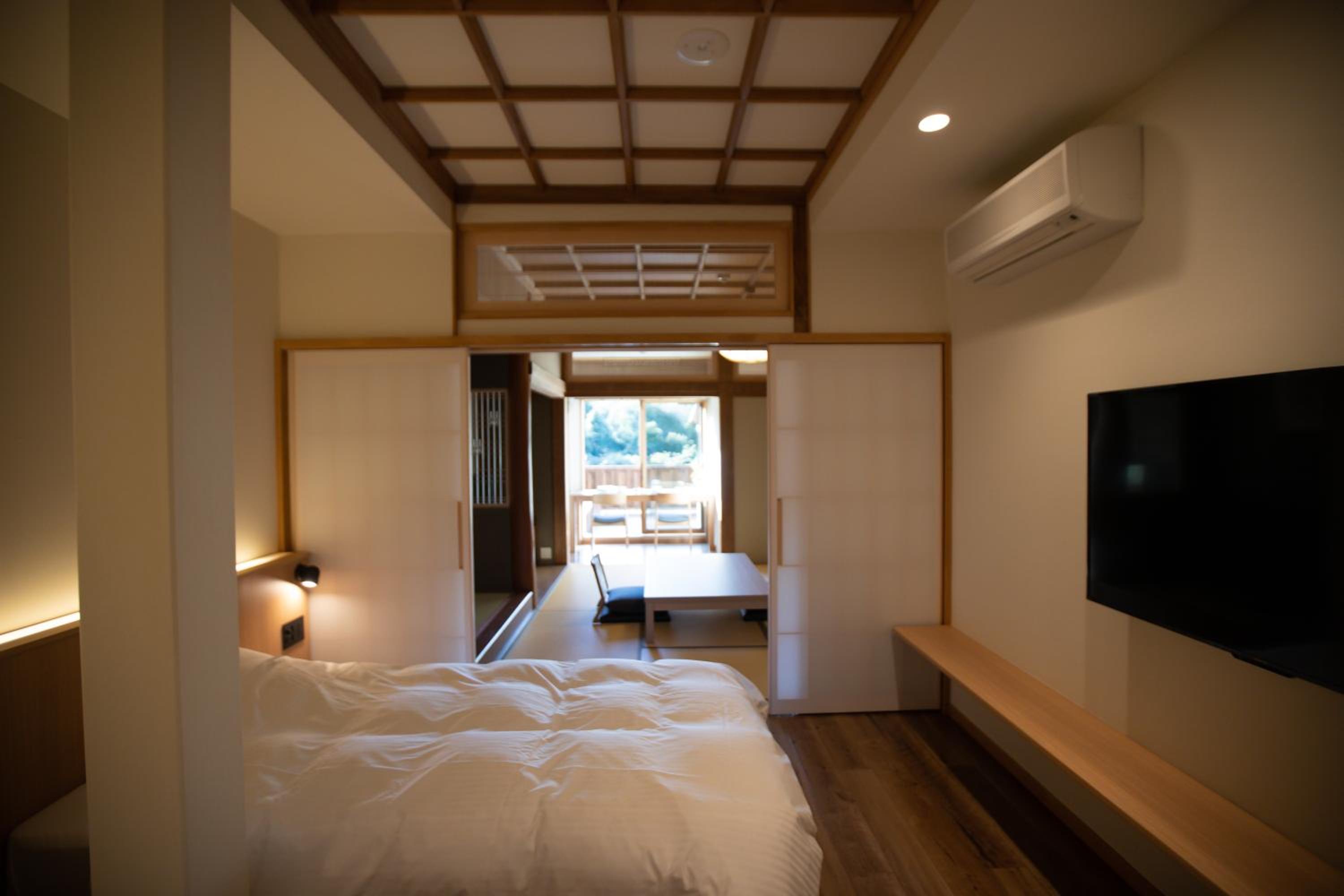 One-Bedroom Suite - Photo 6
