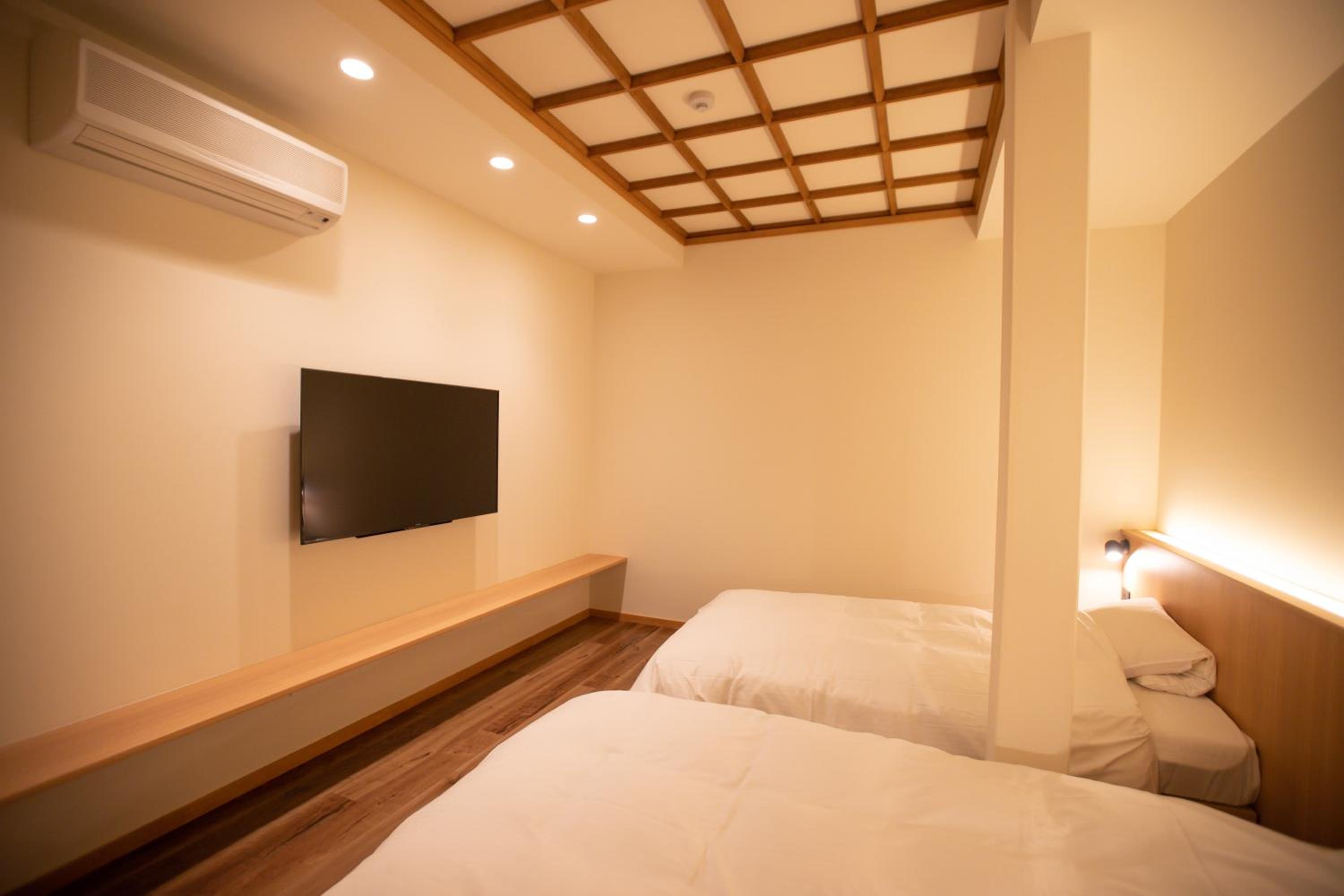 One-Bedroom Suite - Photo 8