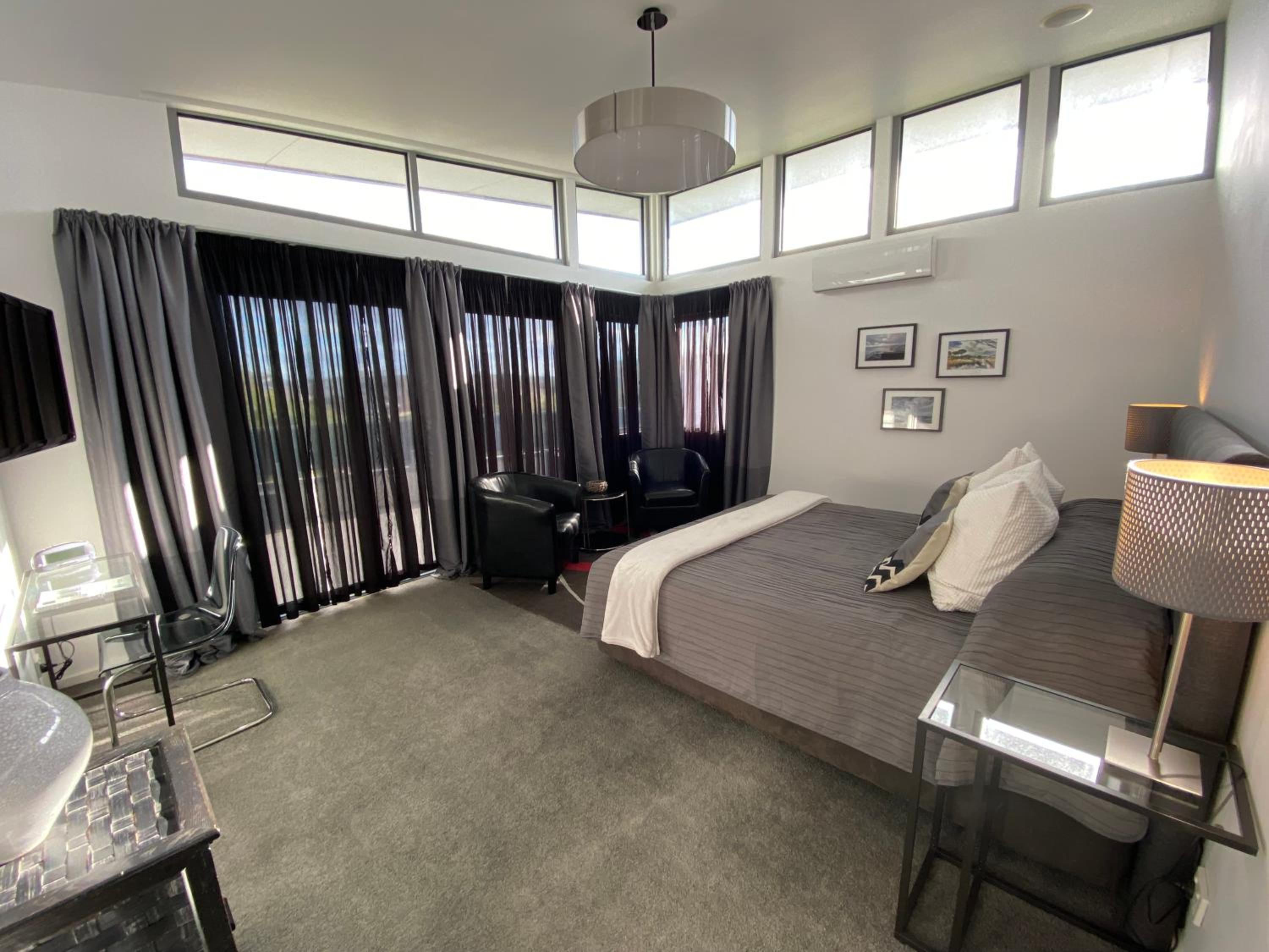 One-Bedroom Suite photo 3