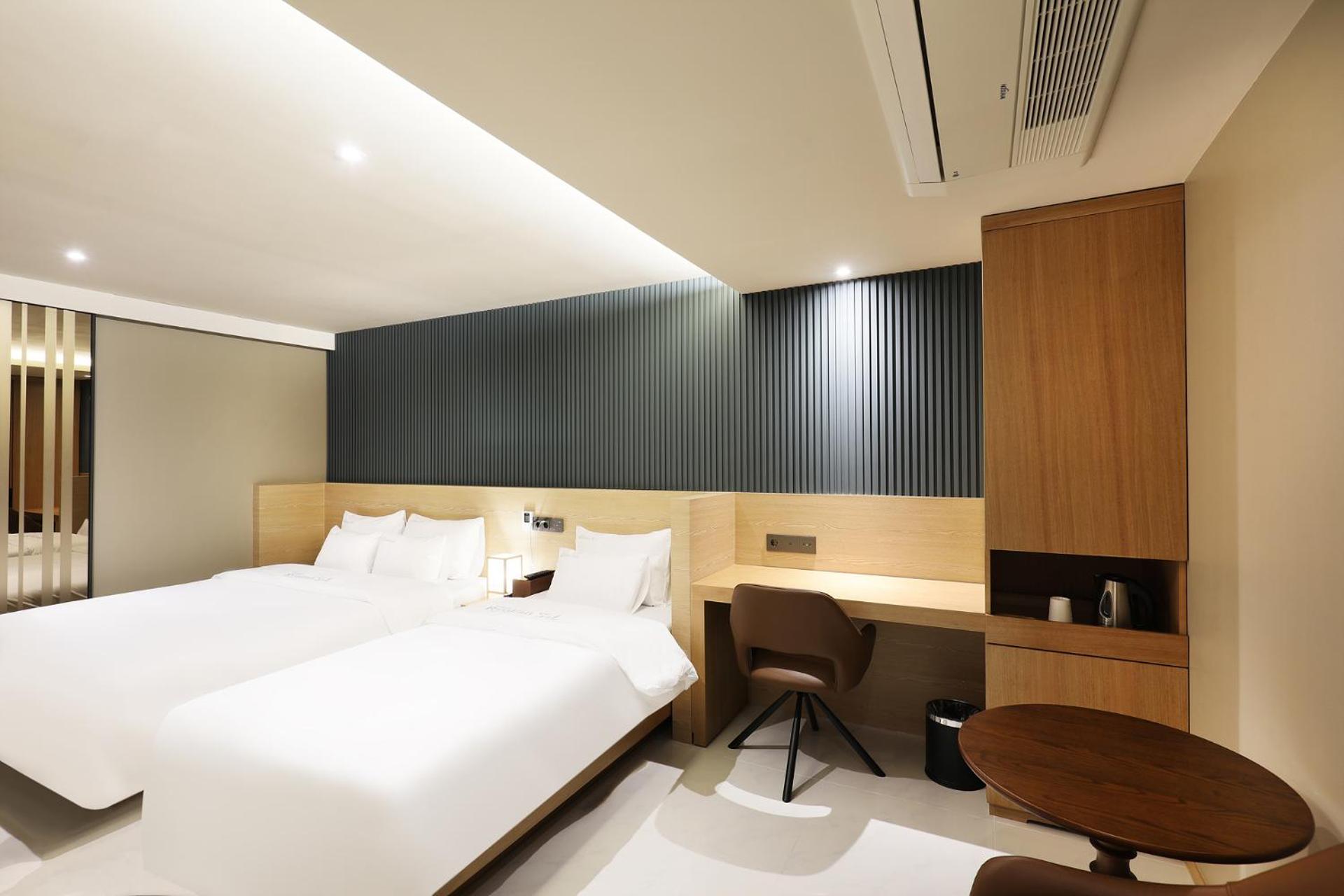 Twin Room - Photo 1