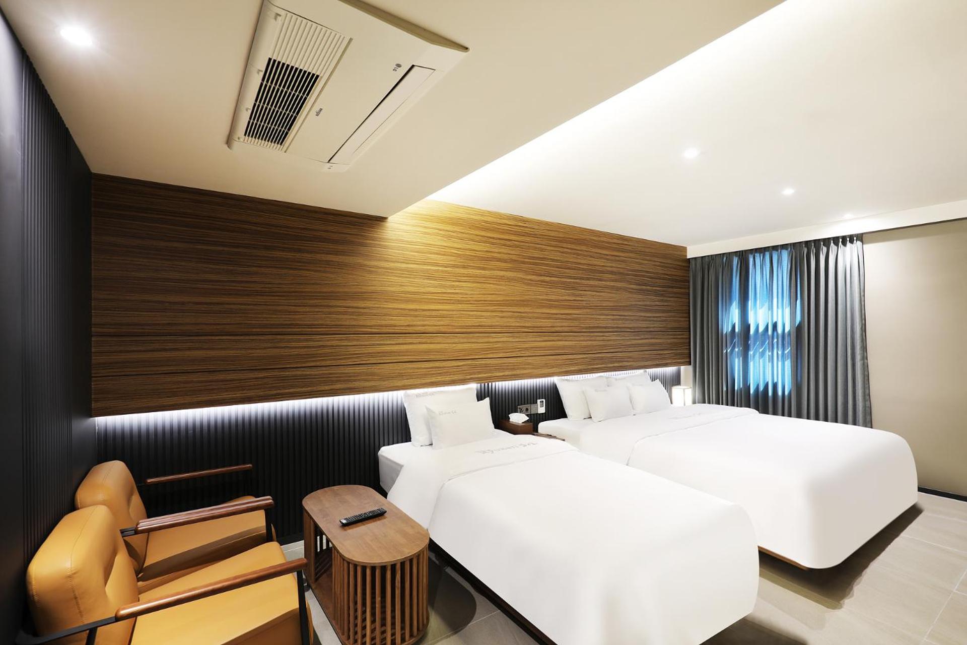 Twin Room - Photo 3