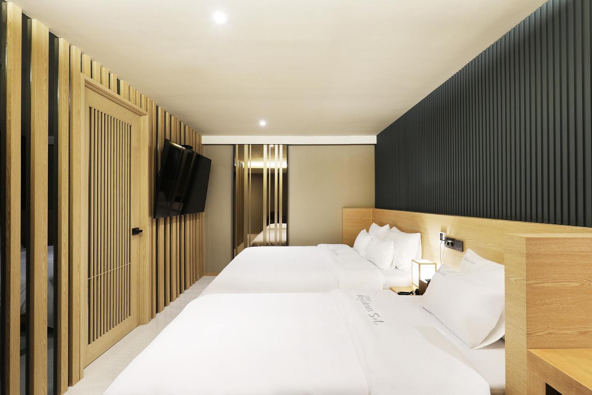 Twin Room - Photo 2