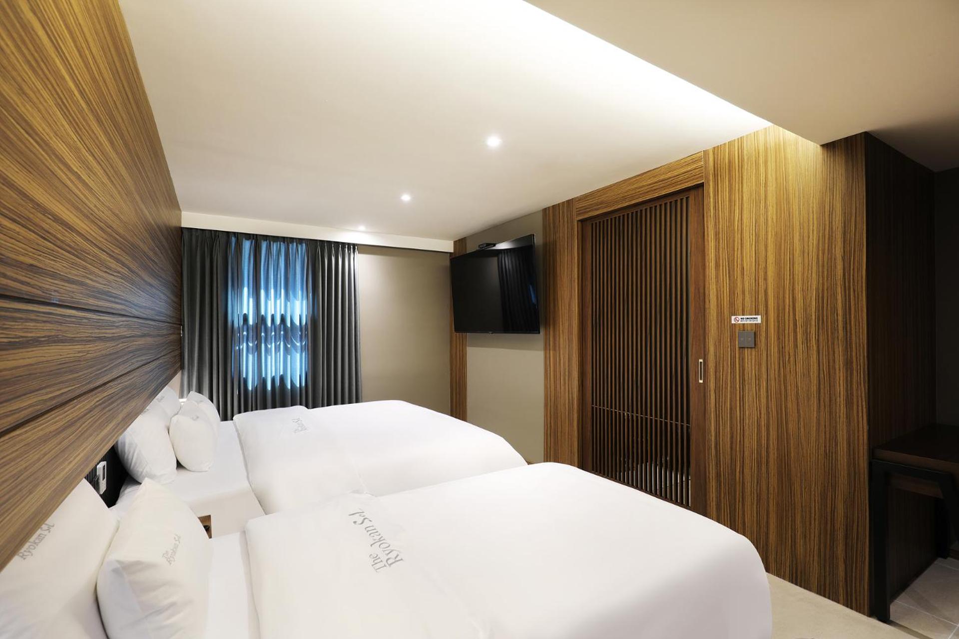 Twin Room - Photo 6