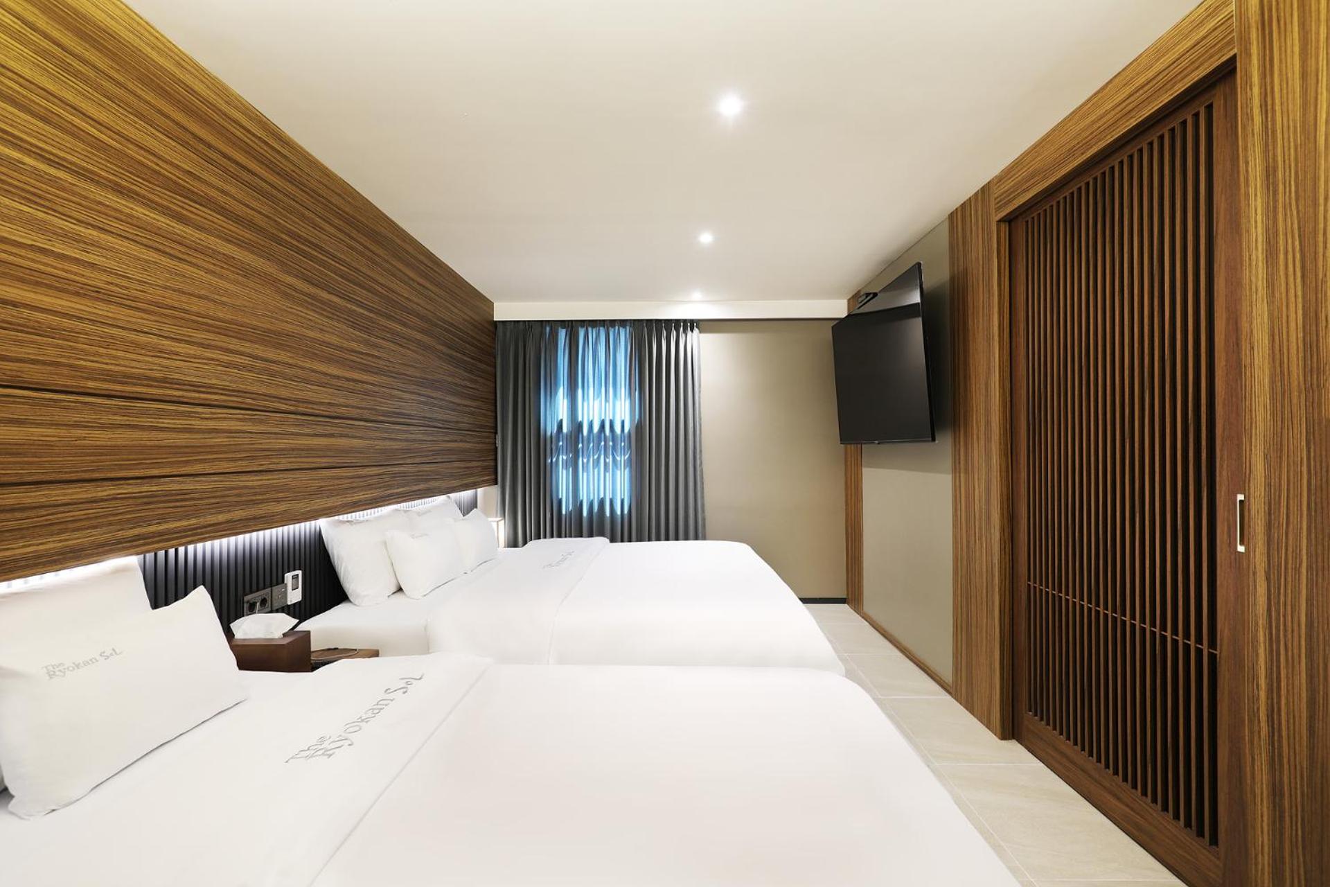 Twin Room - Photo 4