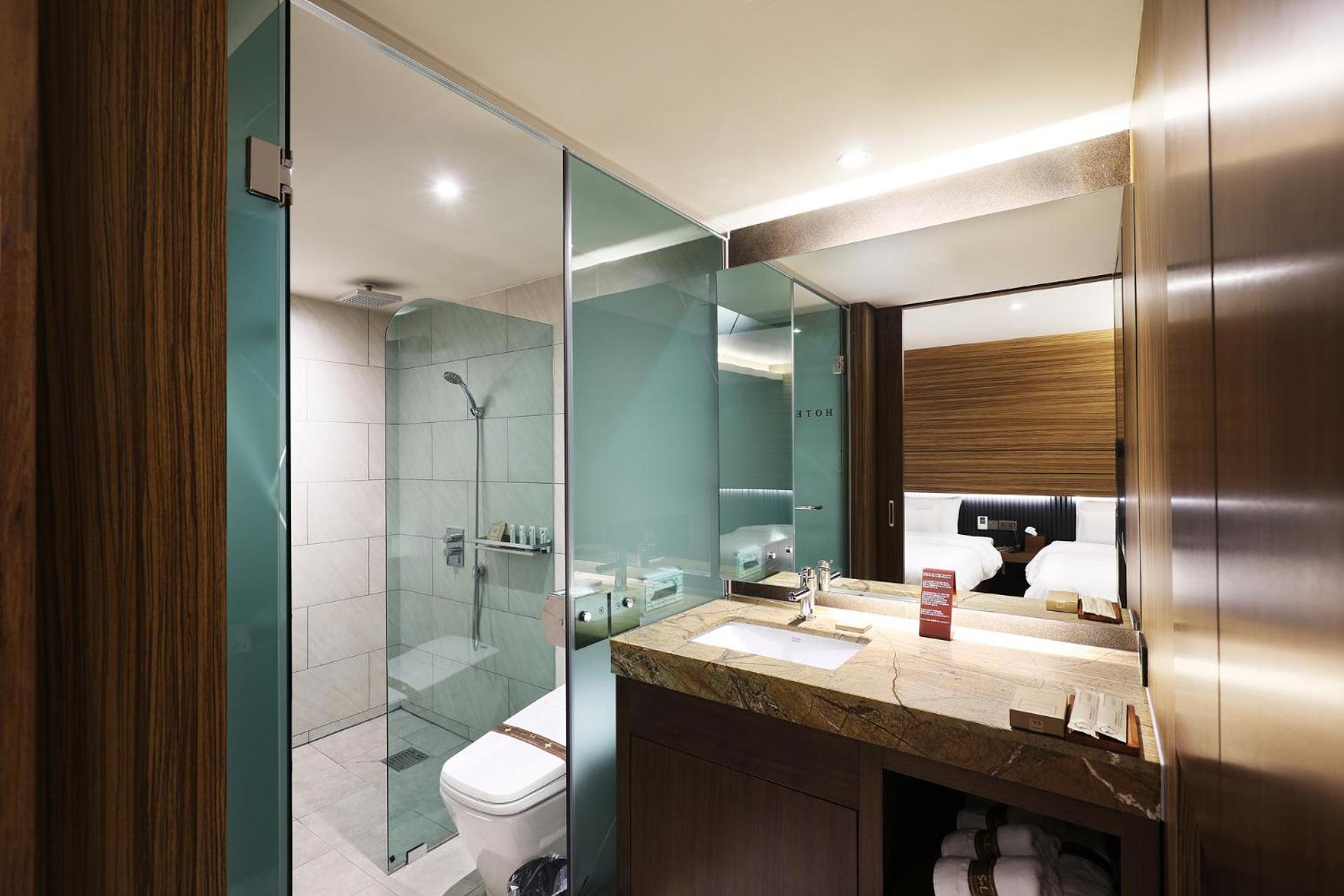 Twin Room - Photo 13