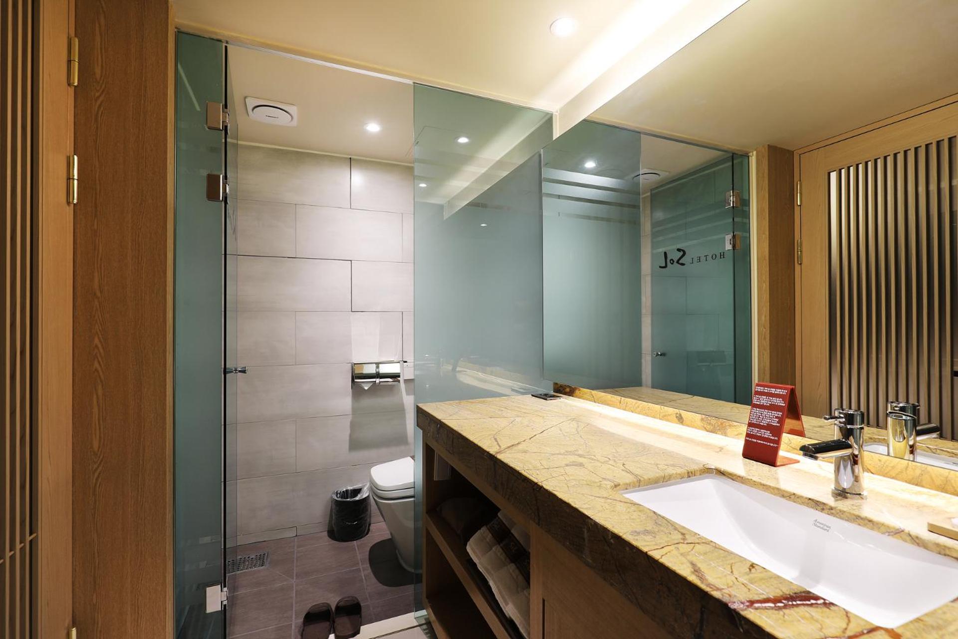 Twin Room - Photo 12