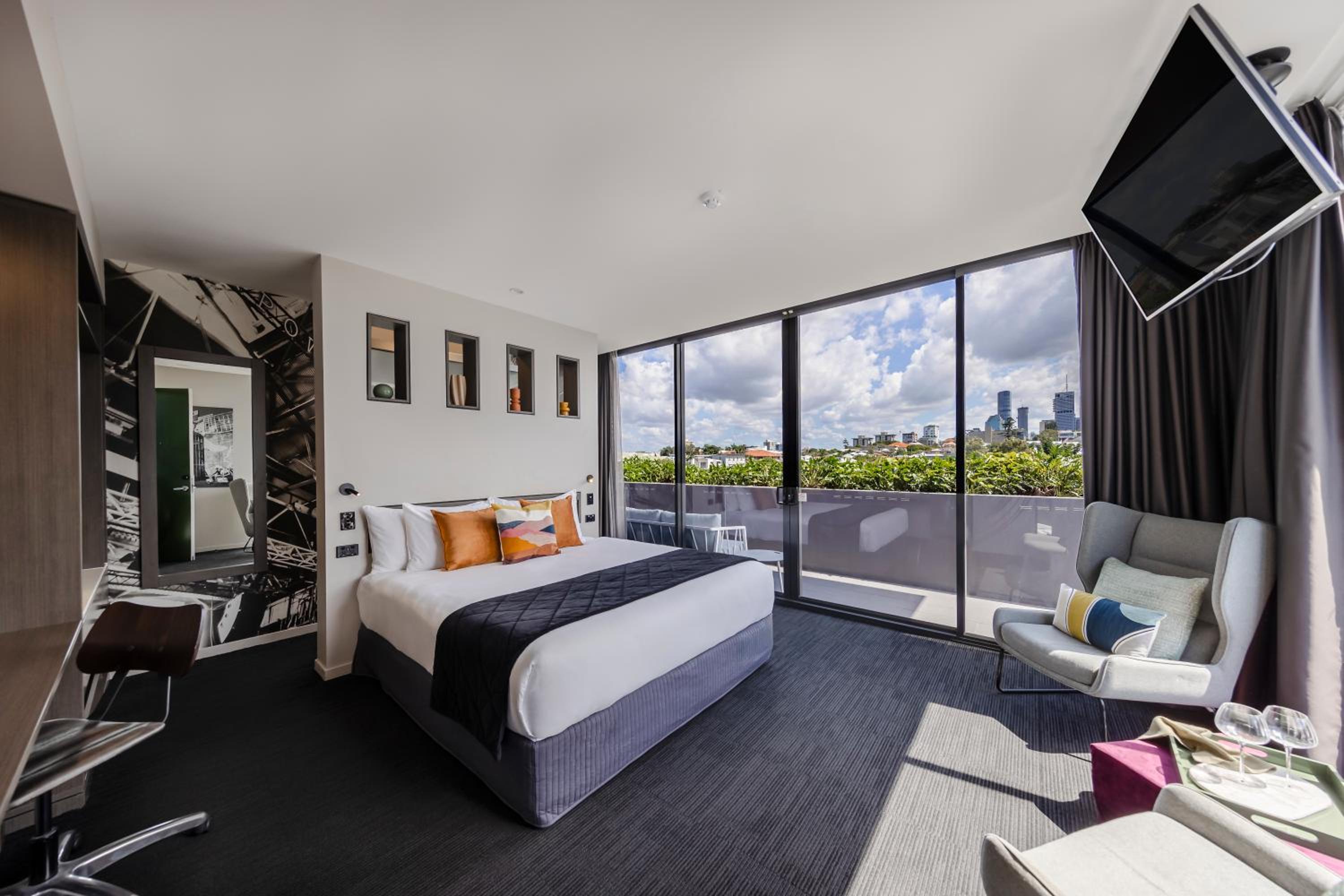Deluxe King City View Room