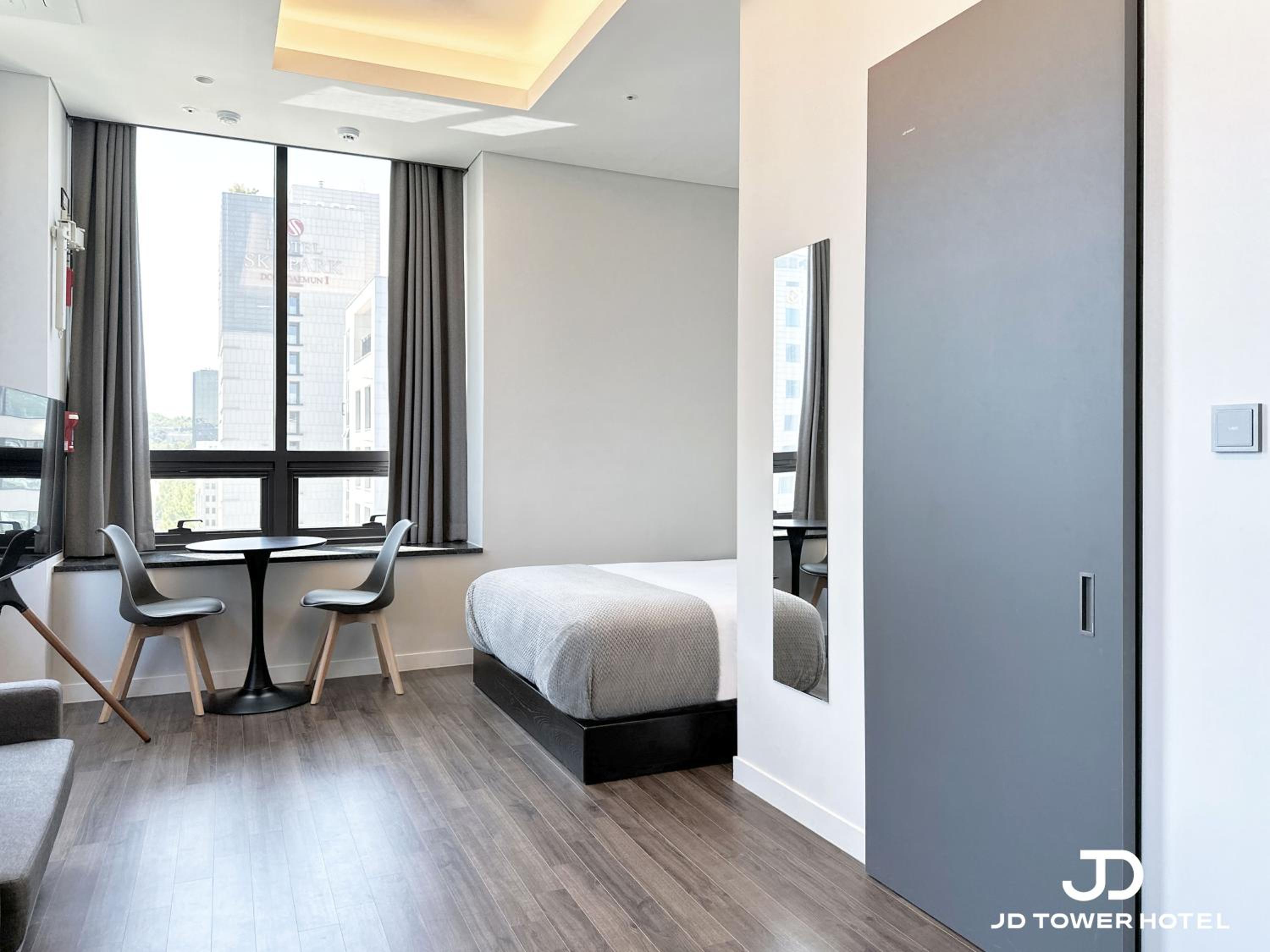Large Double Room - Photo 9
