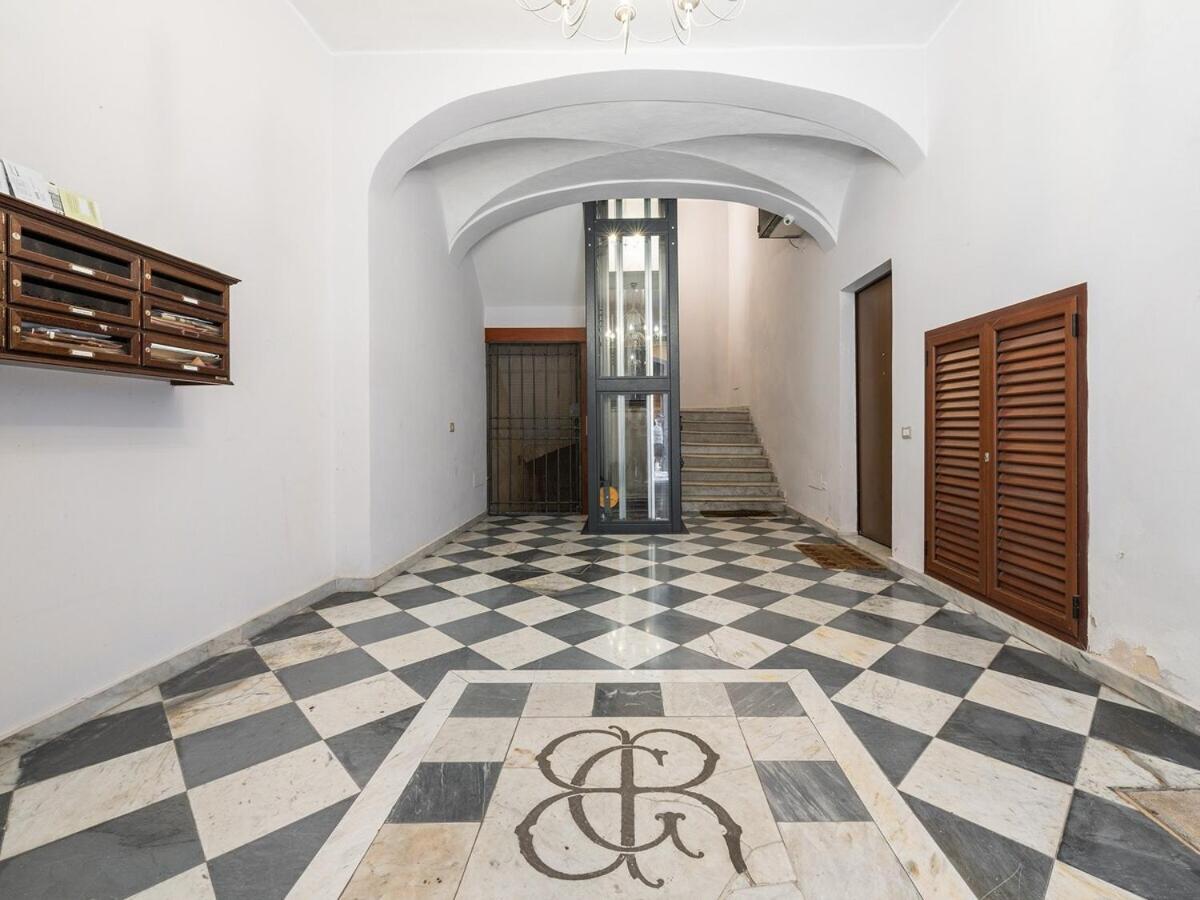 Two-Bedroom Apartment with City View photo 2