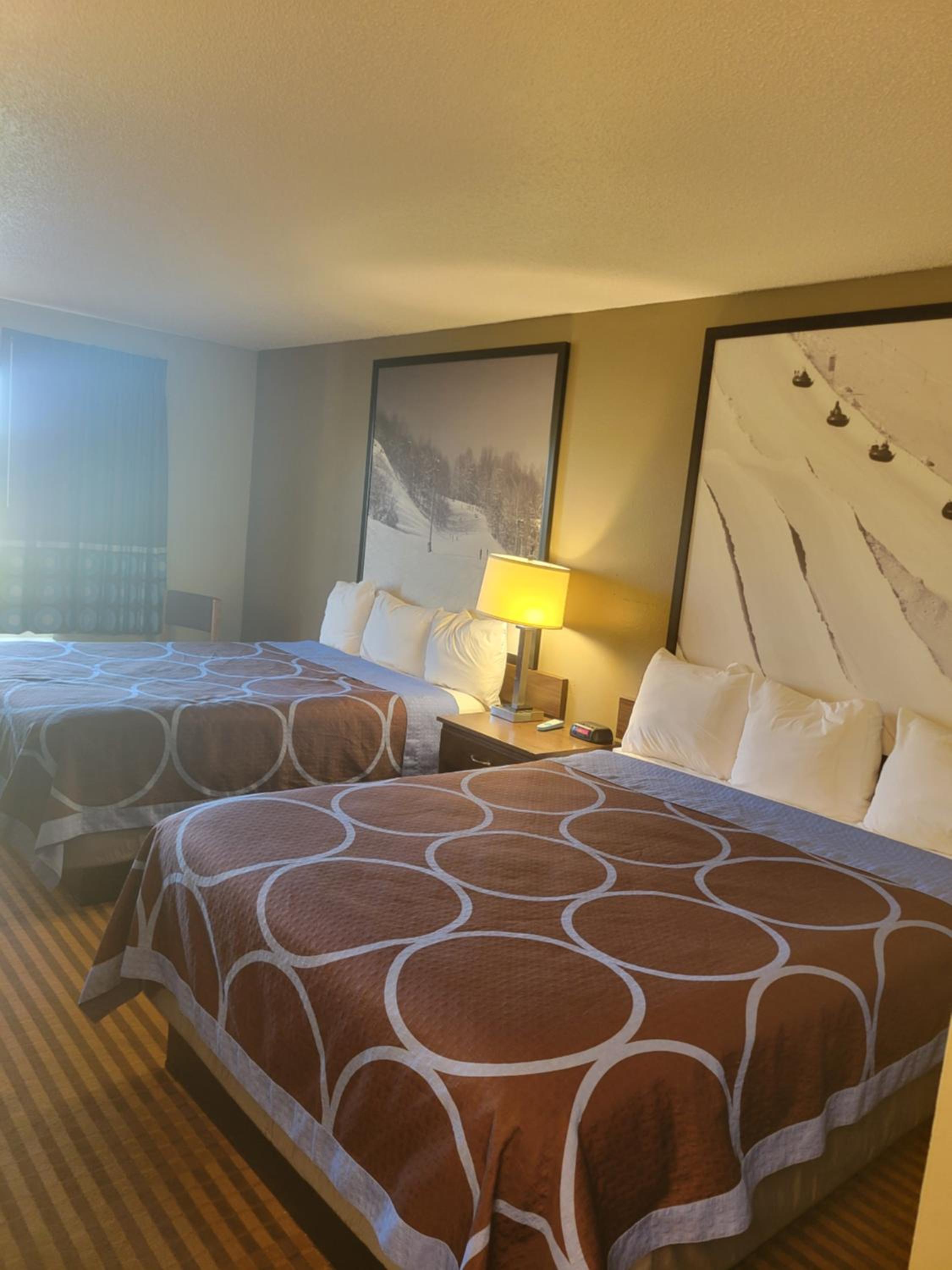 Queen Room with Two Queen Beds - Non-Smoking - Photo 2