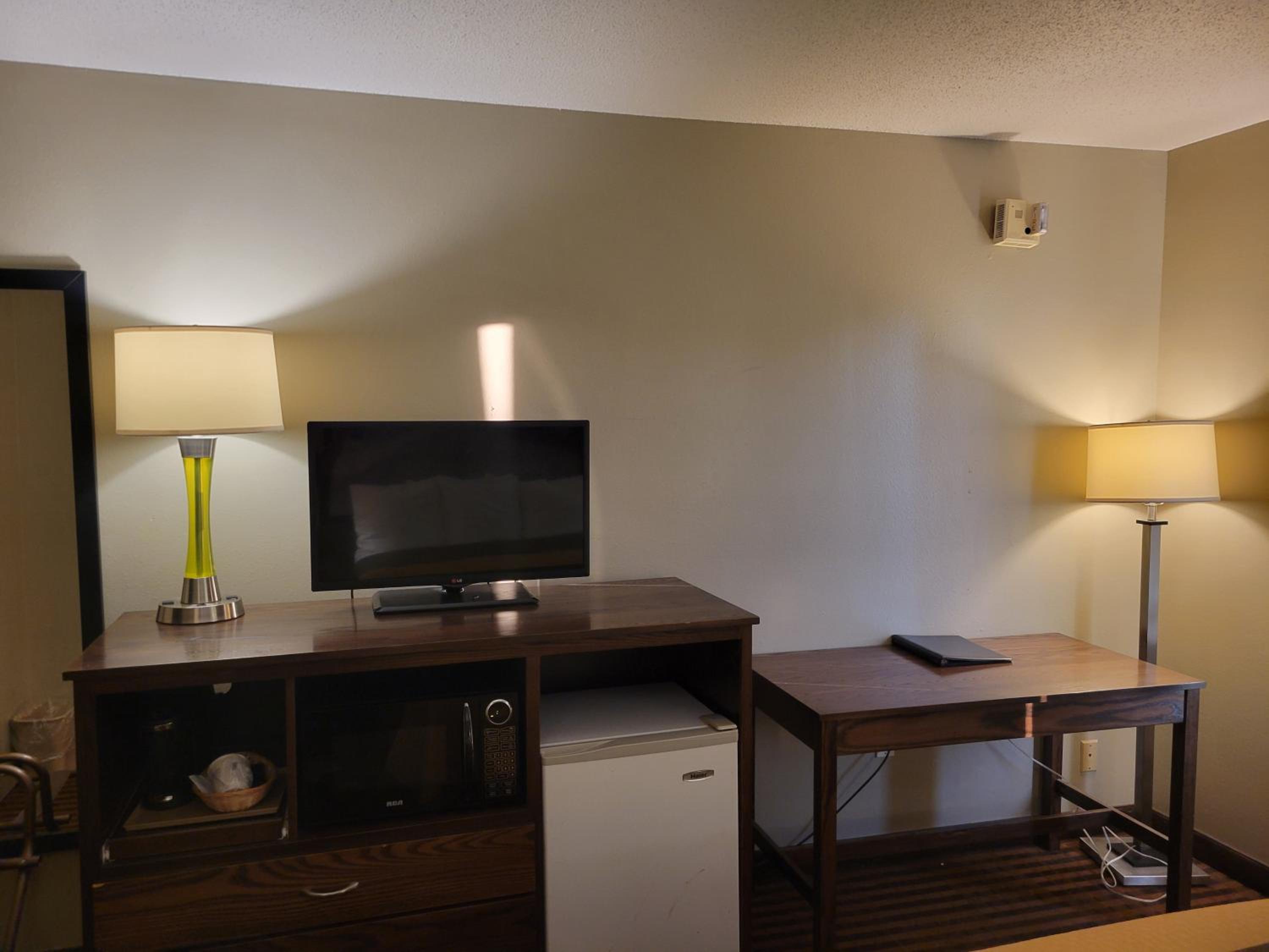 Queen Room - Non-Smoking - Photo 1
