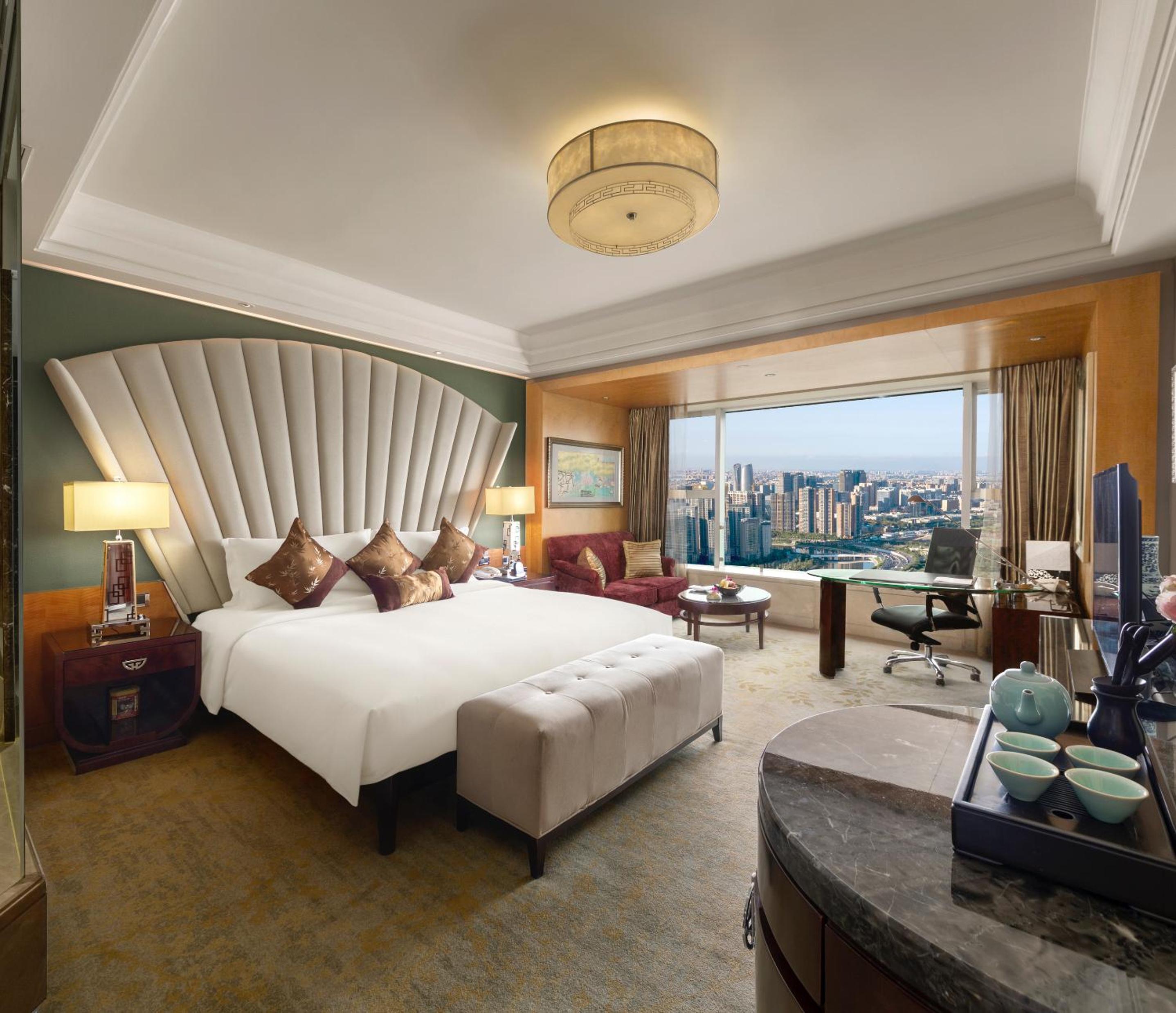Premium King Room - Photo 4