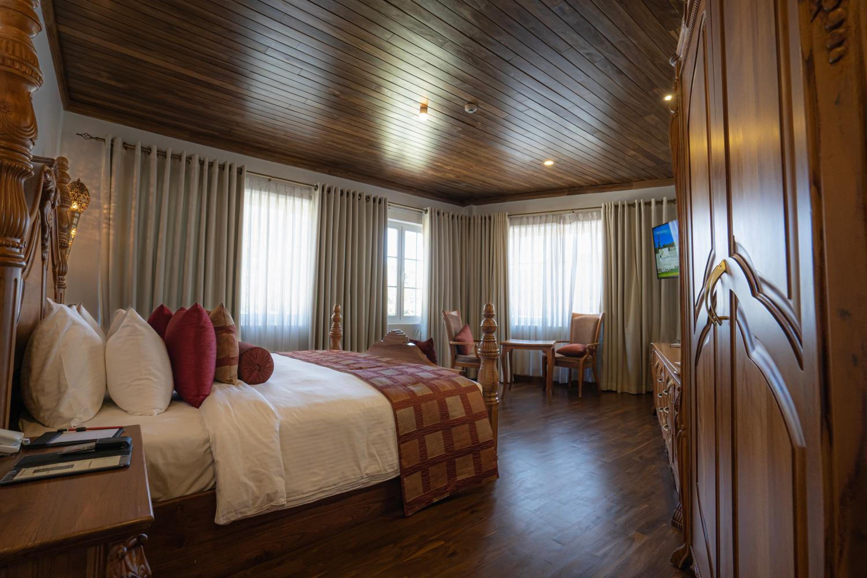 Royal Suite with Free Benefits