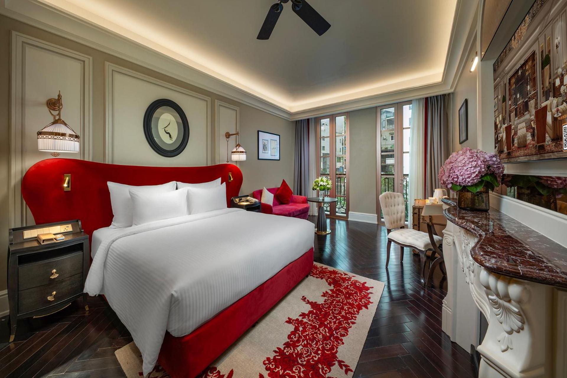 Deluxe King Room - Photo 1