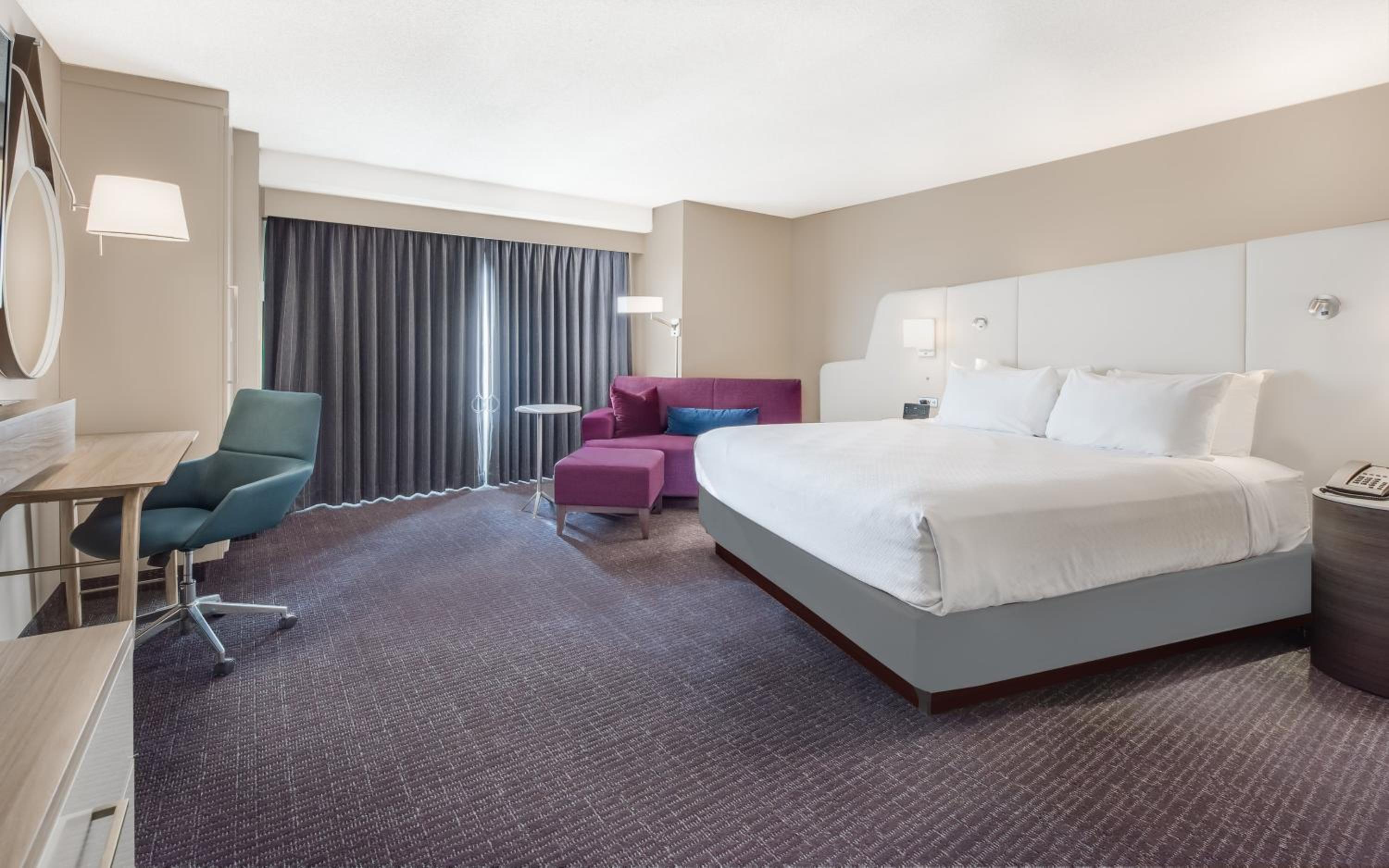 Standard King Room - Photo 12