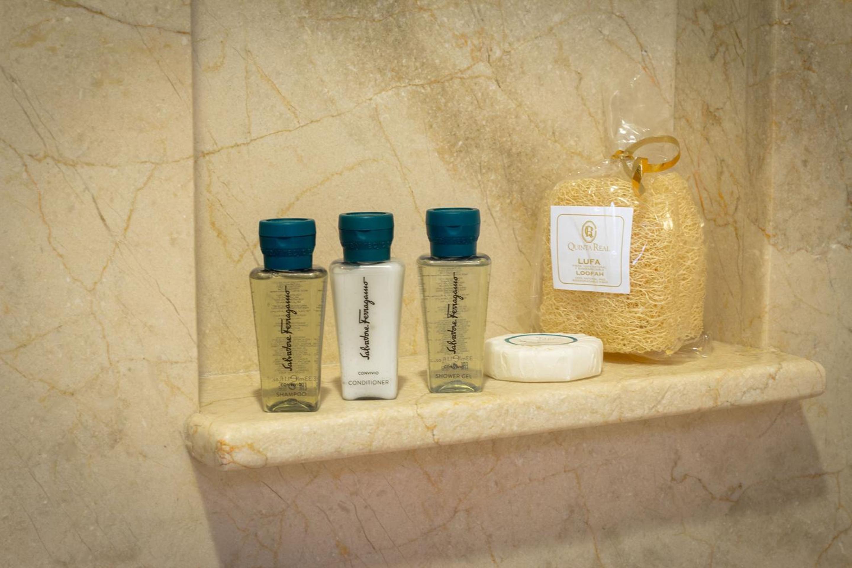 Grand Class King Suite - Photo 8