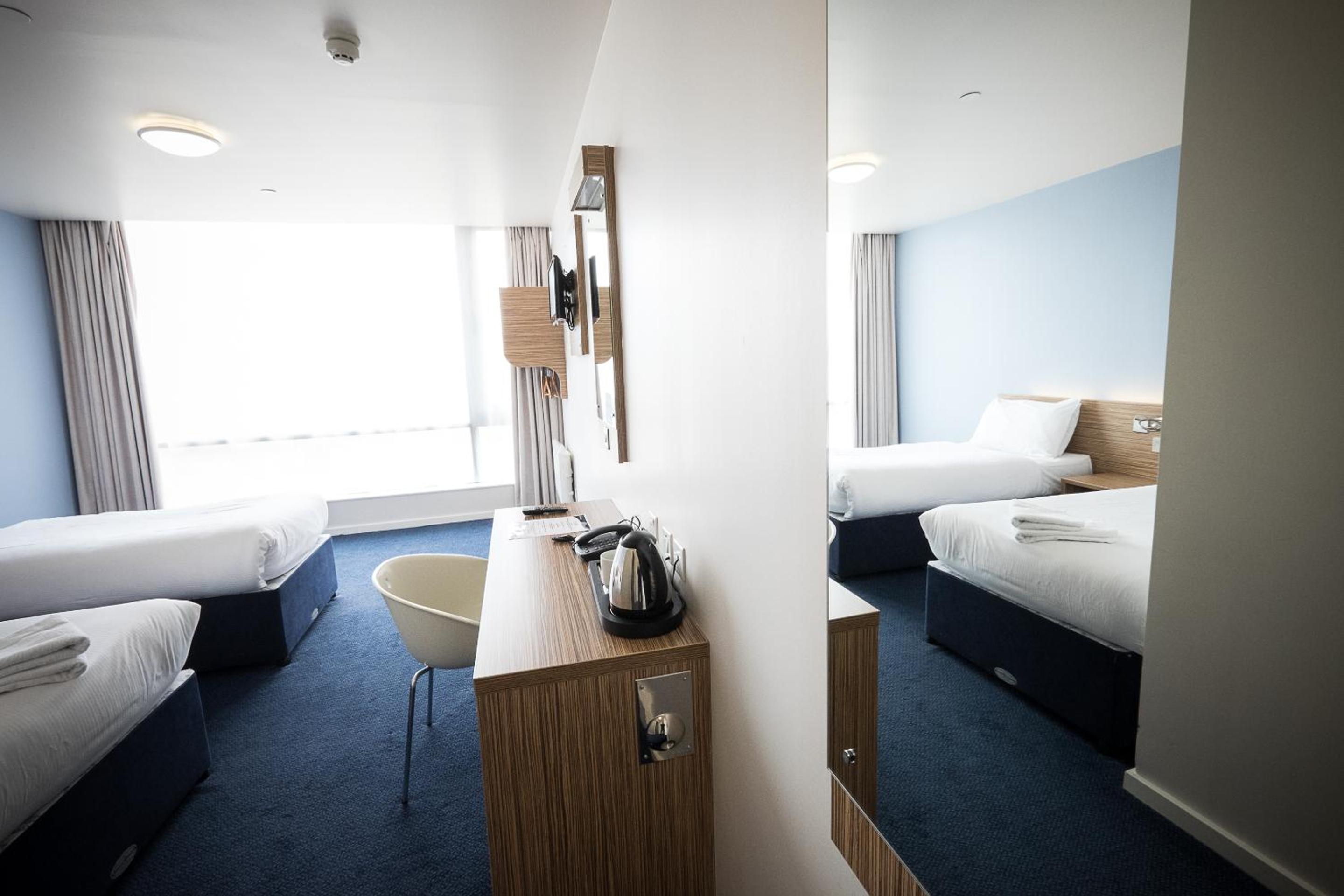 Twin Room - Photo 4