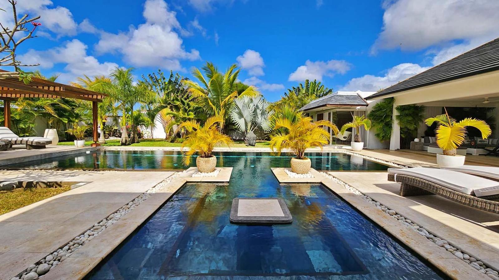 Five-Bedroom Villa with Private Pool photo 3