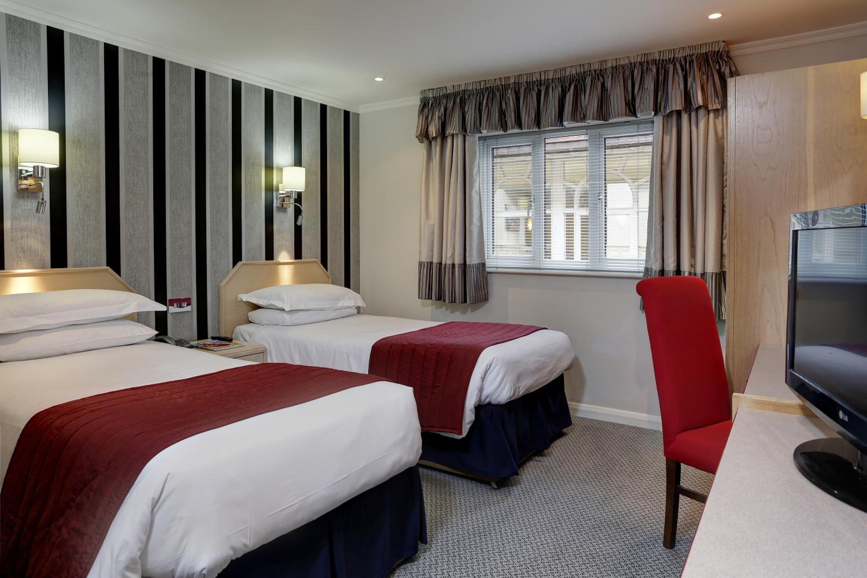 Standard Twin Room - Photo 1