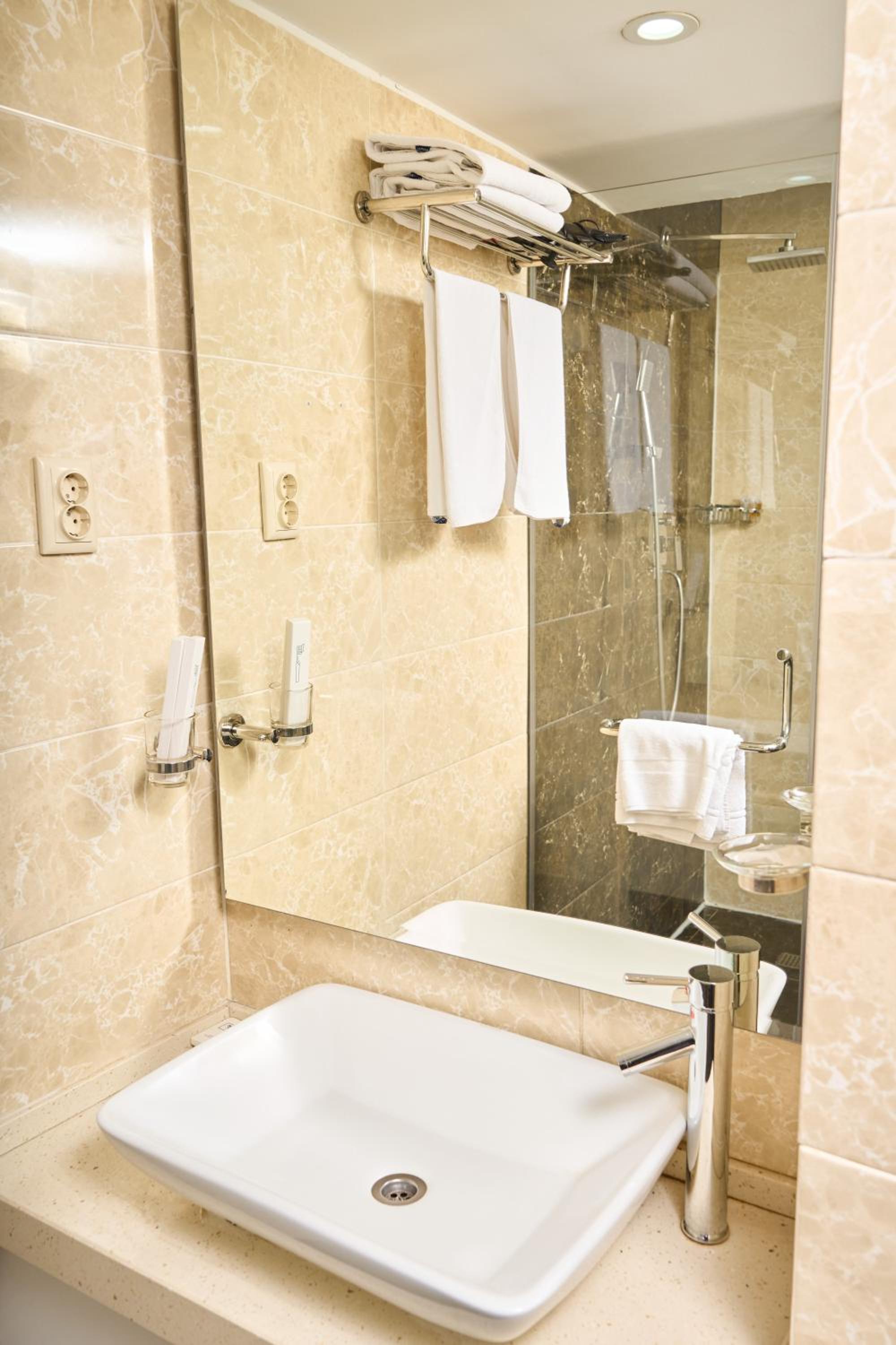 Superior Twin Room - Photo 7