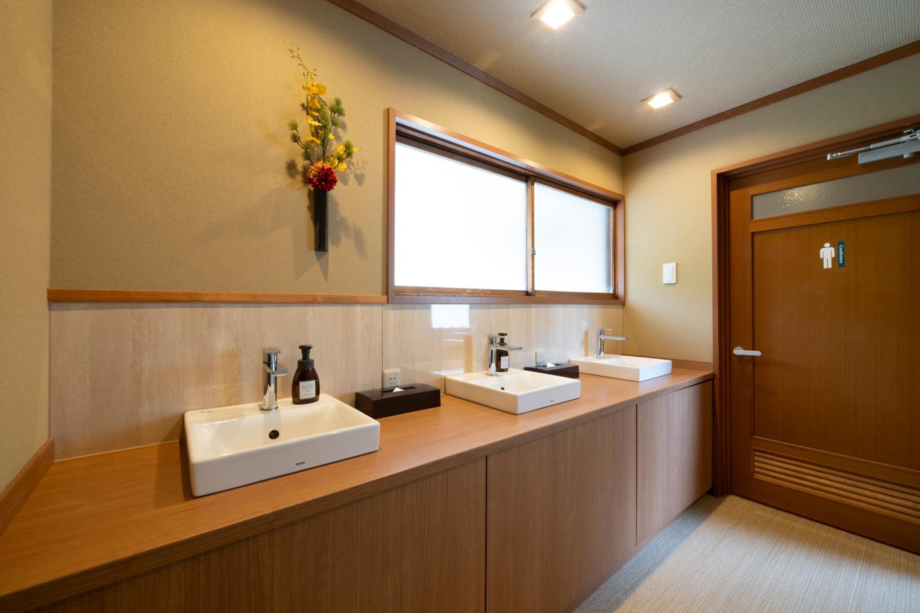 Japanese-Style Room With Shared Bathroom And Toilet photo 3