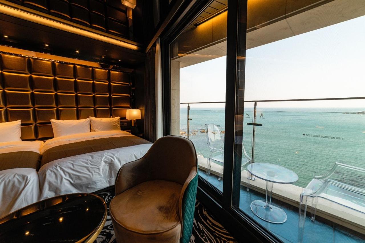 Family Room with Sea View - Photo 3