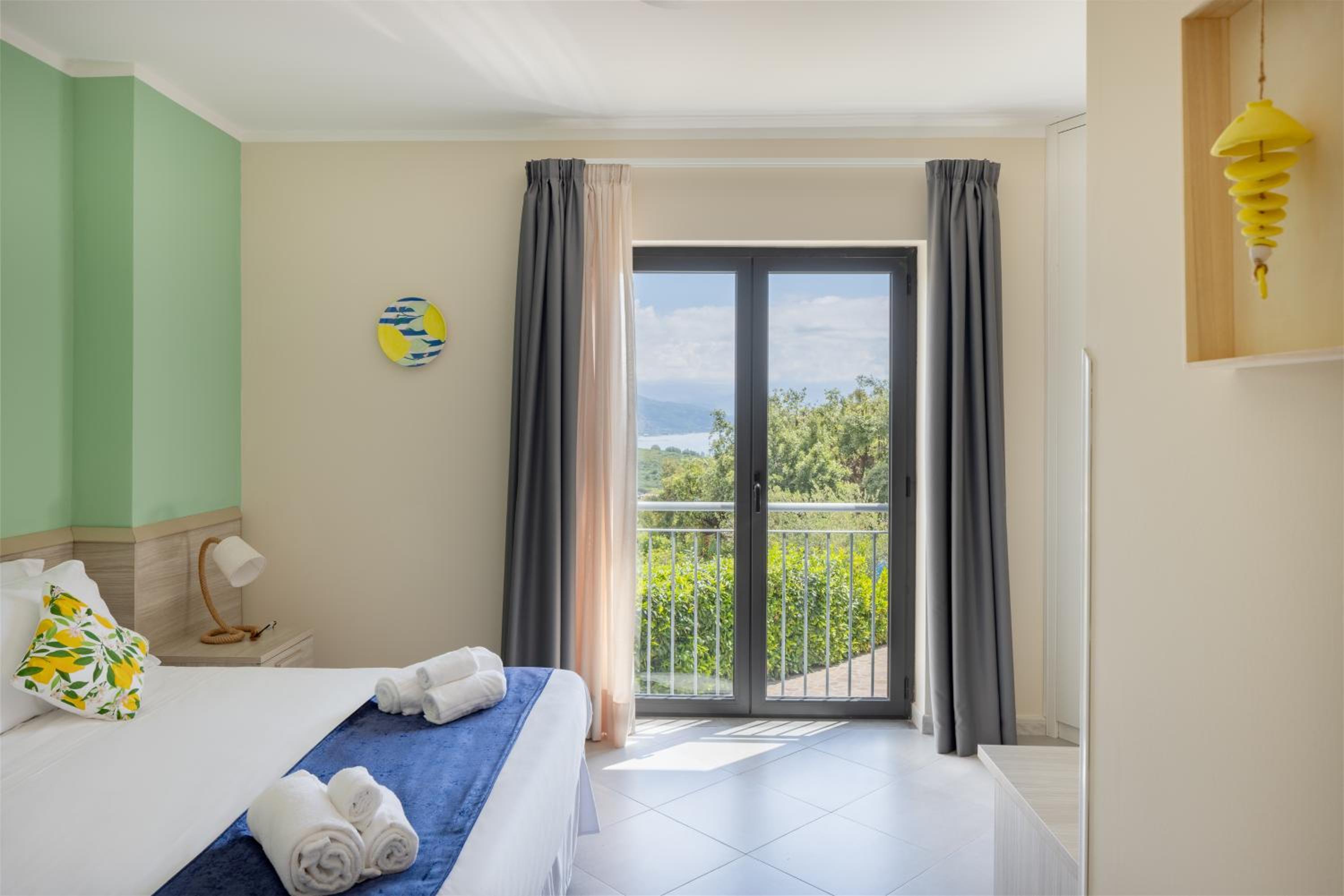 Double Room with Sea View photo 1
