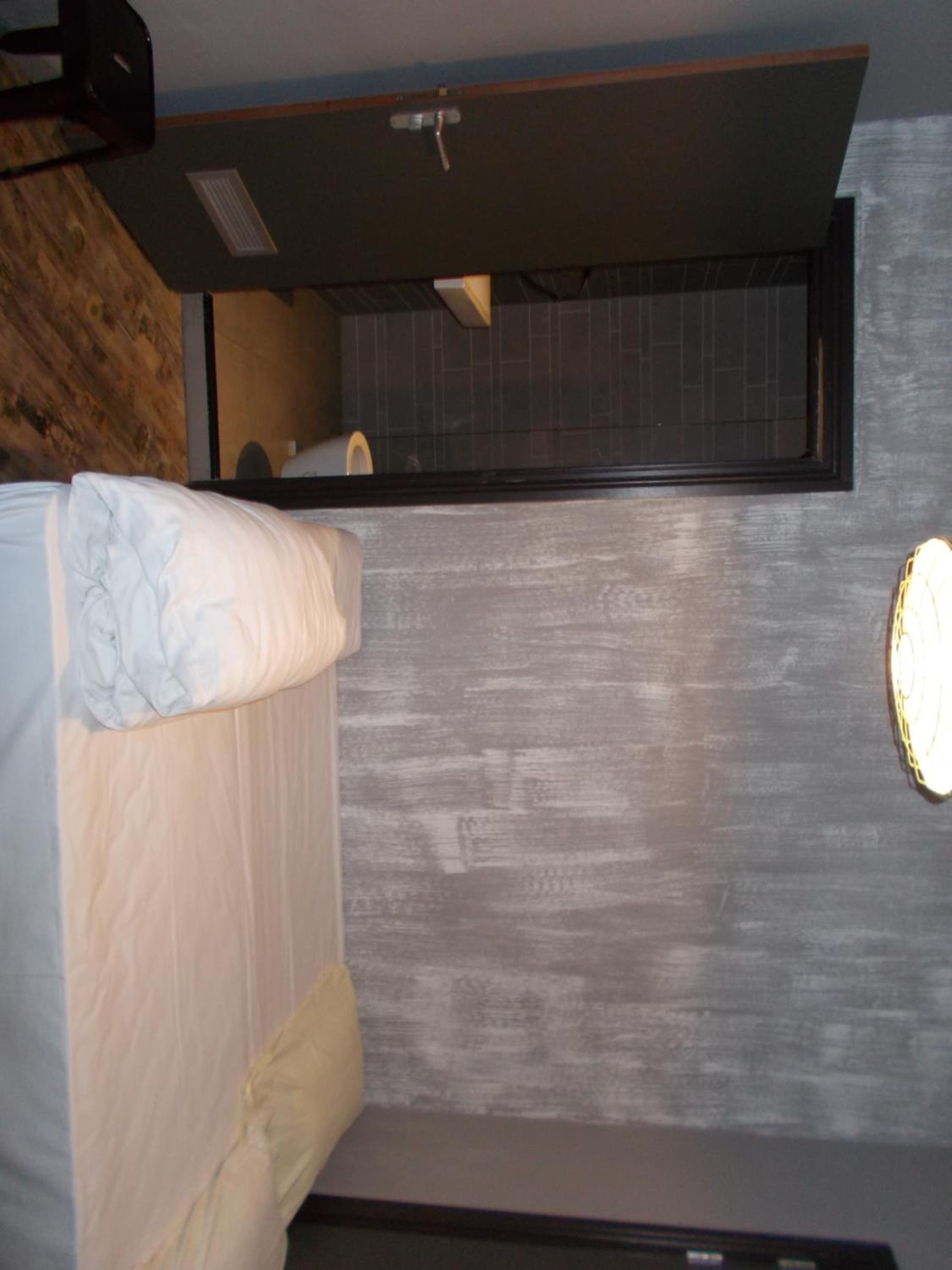 Suite (5 Adults) with private Bathroom photo 2