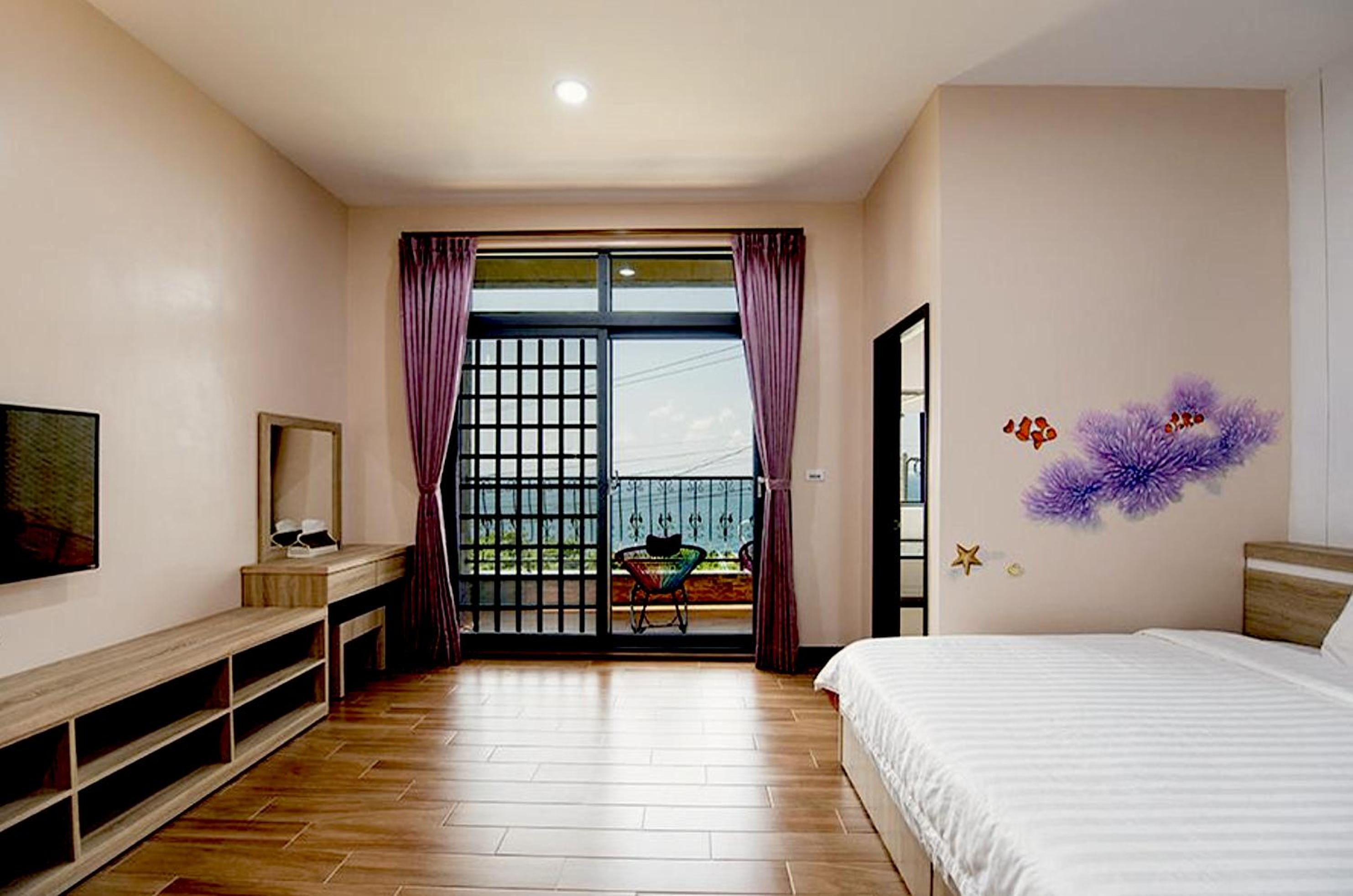 Deluxe Double Room with Balcony and Sea View photo 2