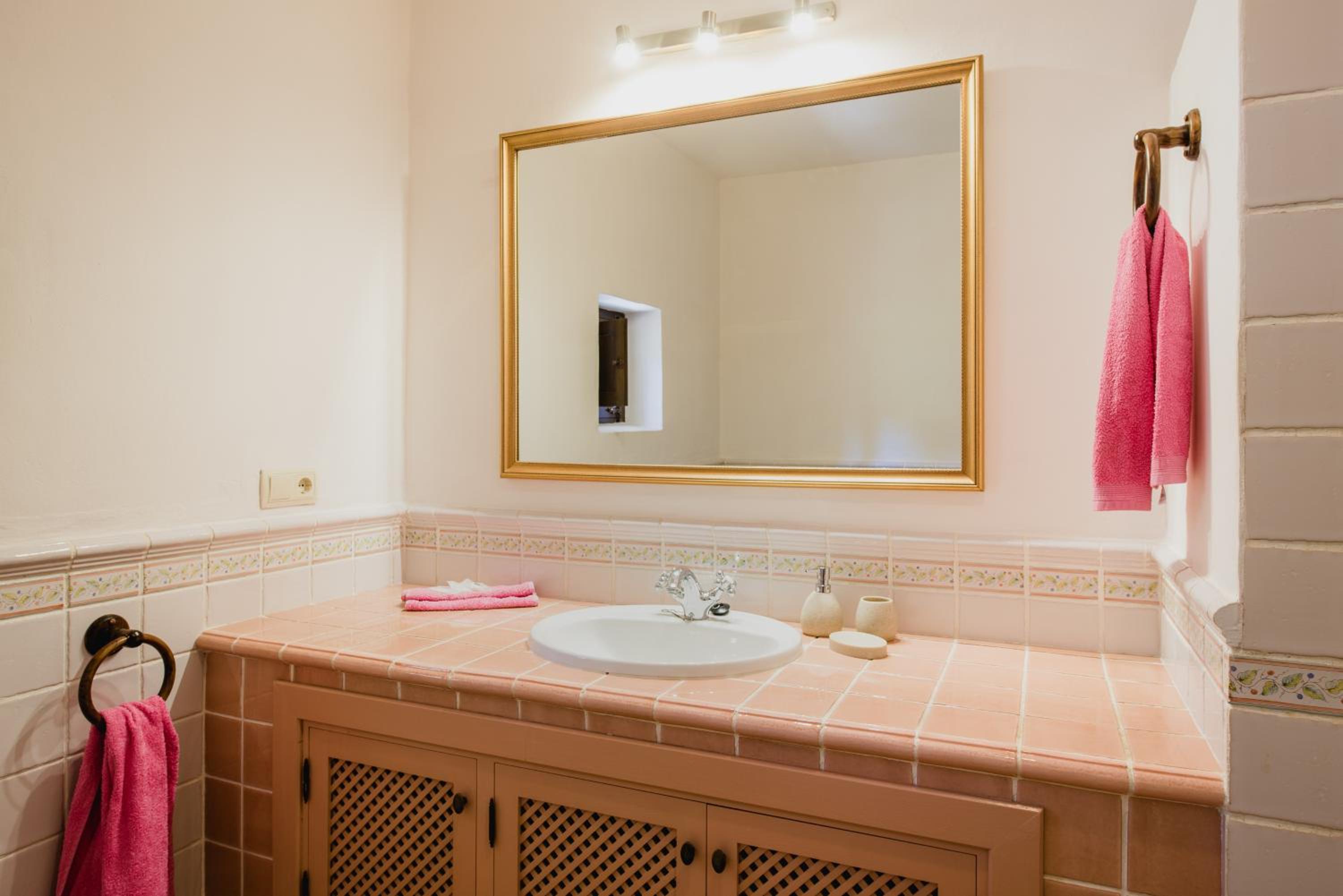 Deluxe King Room photo 3