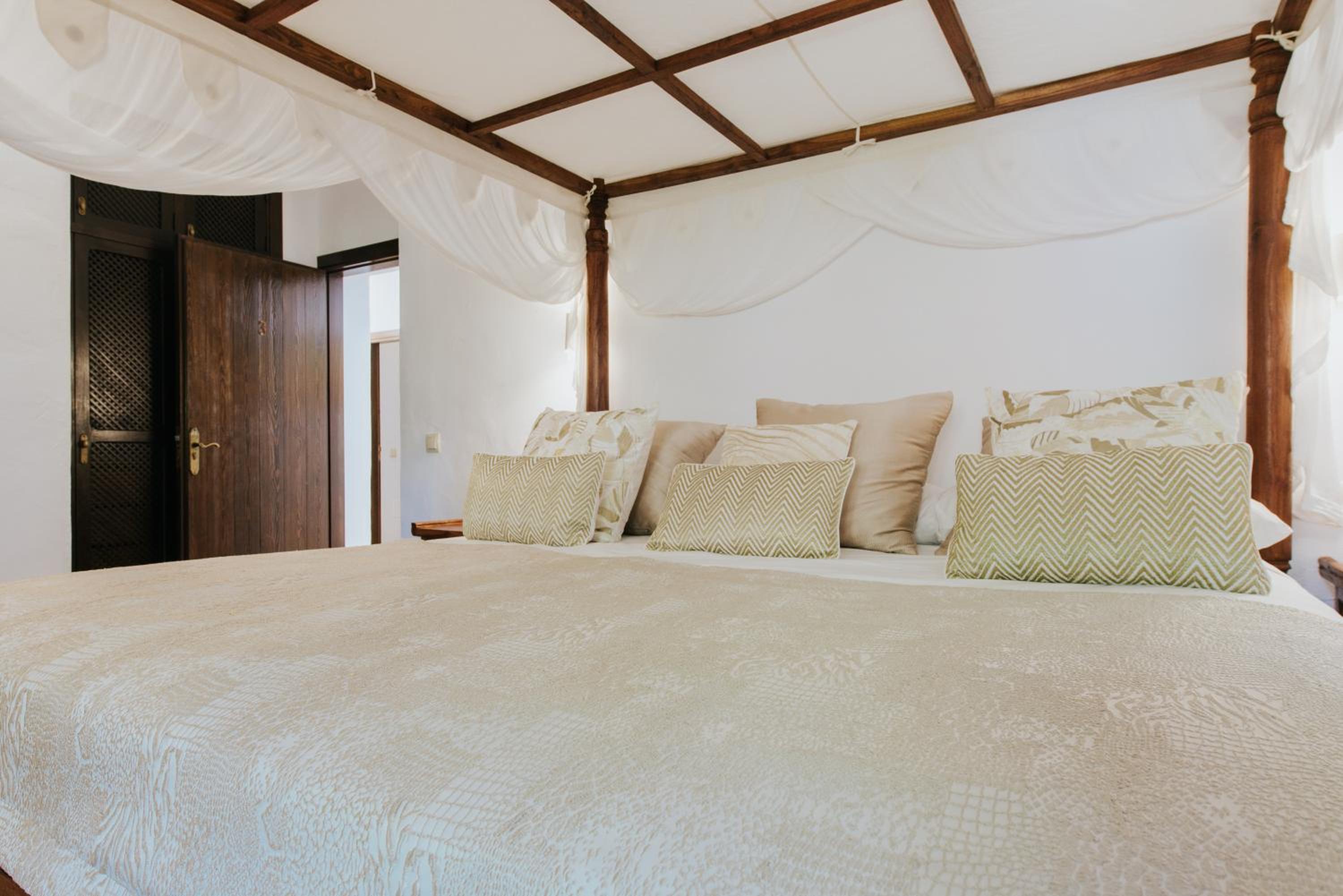 Deluxe Double Room with Bath photo 2