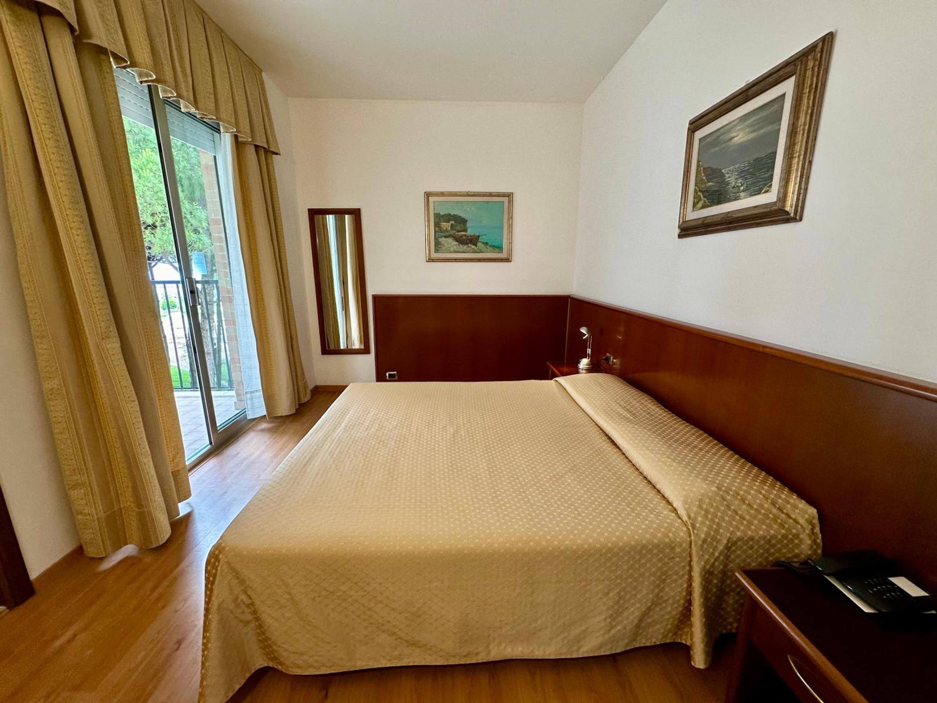 Economy Double Room - Photo 3