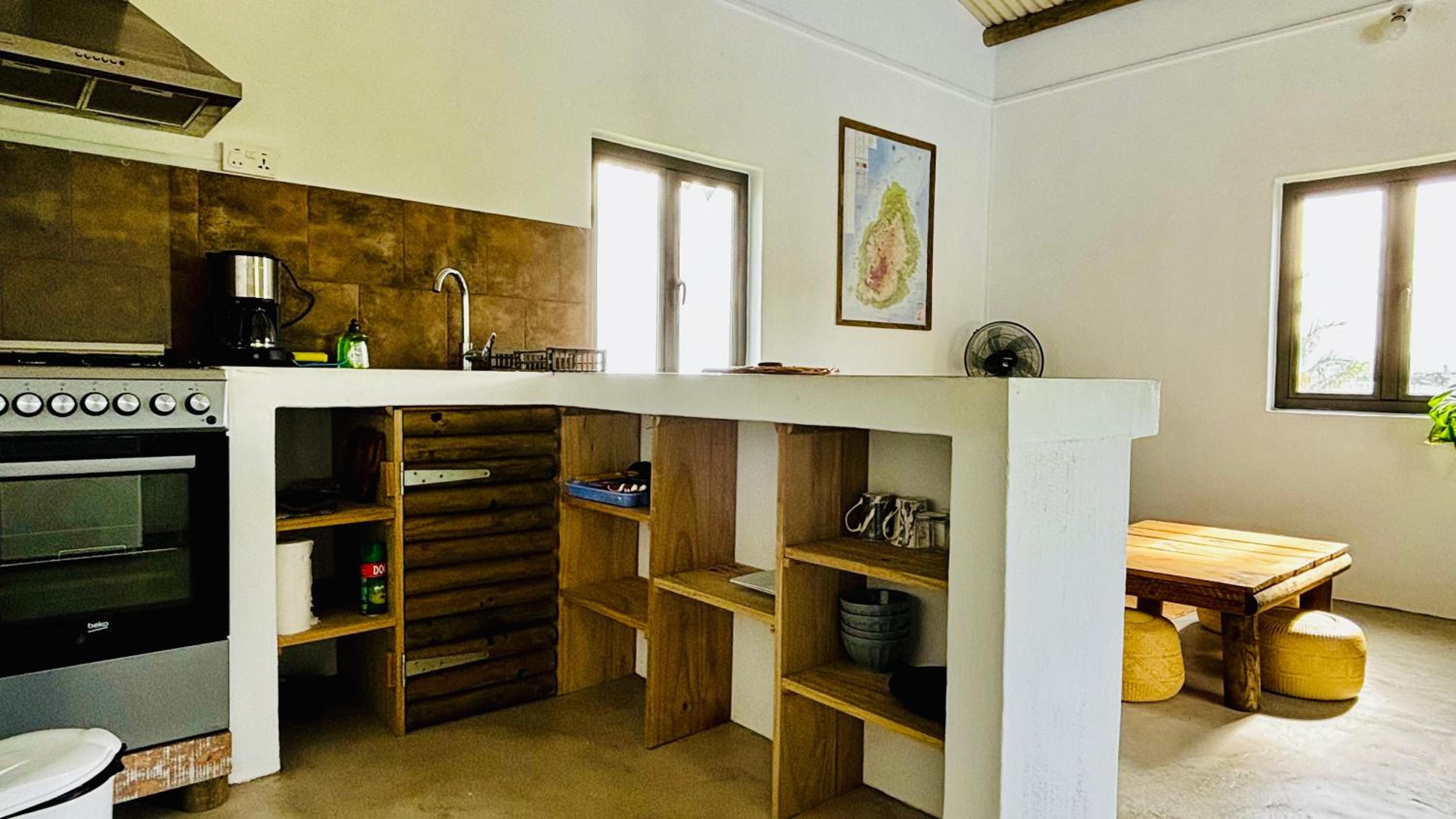 One-Bedroom Apartment with Balcony and Mountain View   photo 2