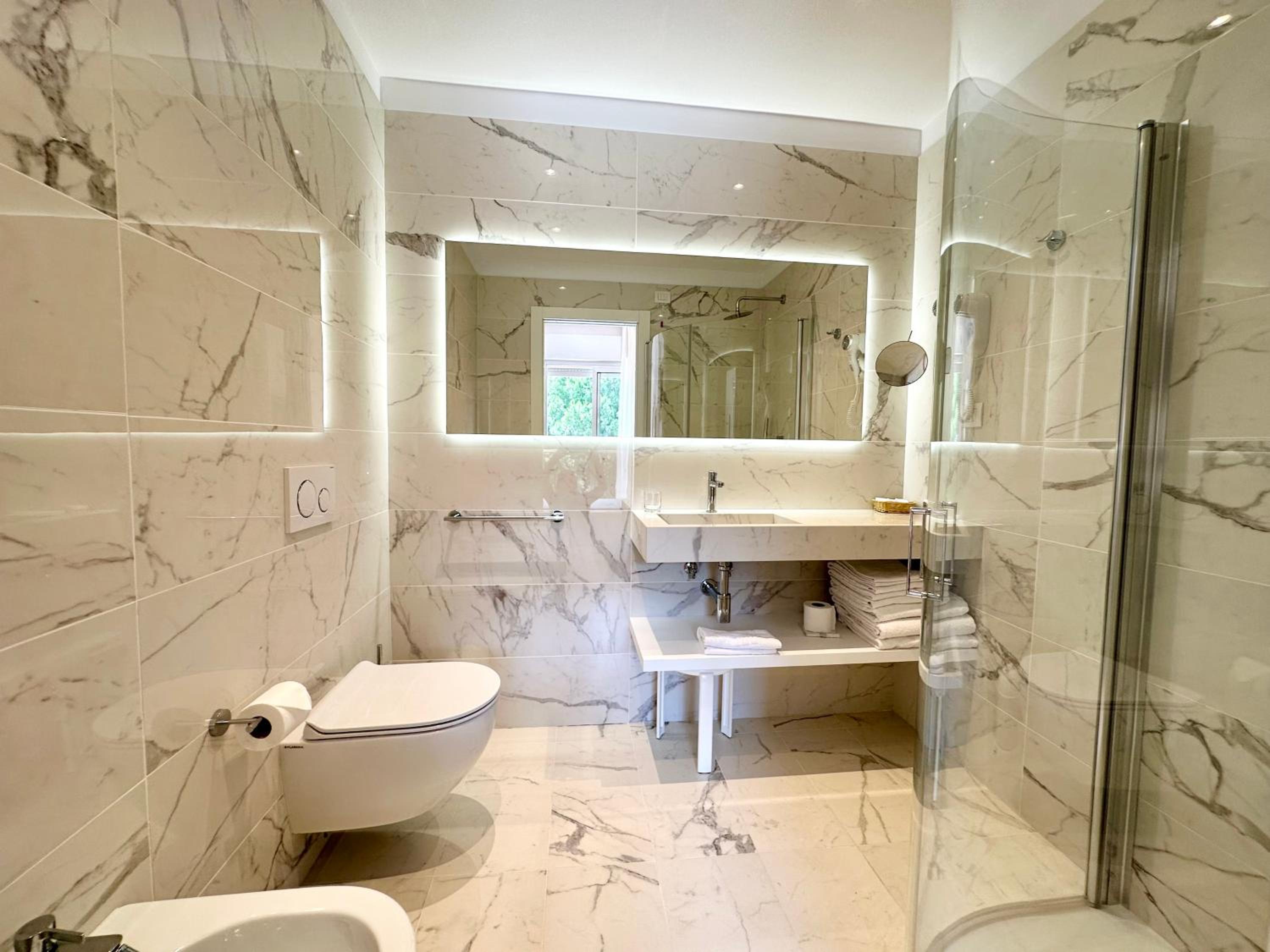 Premium Quadruple Room - Photo 2