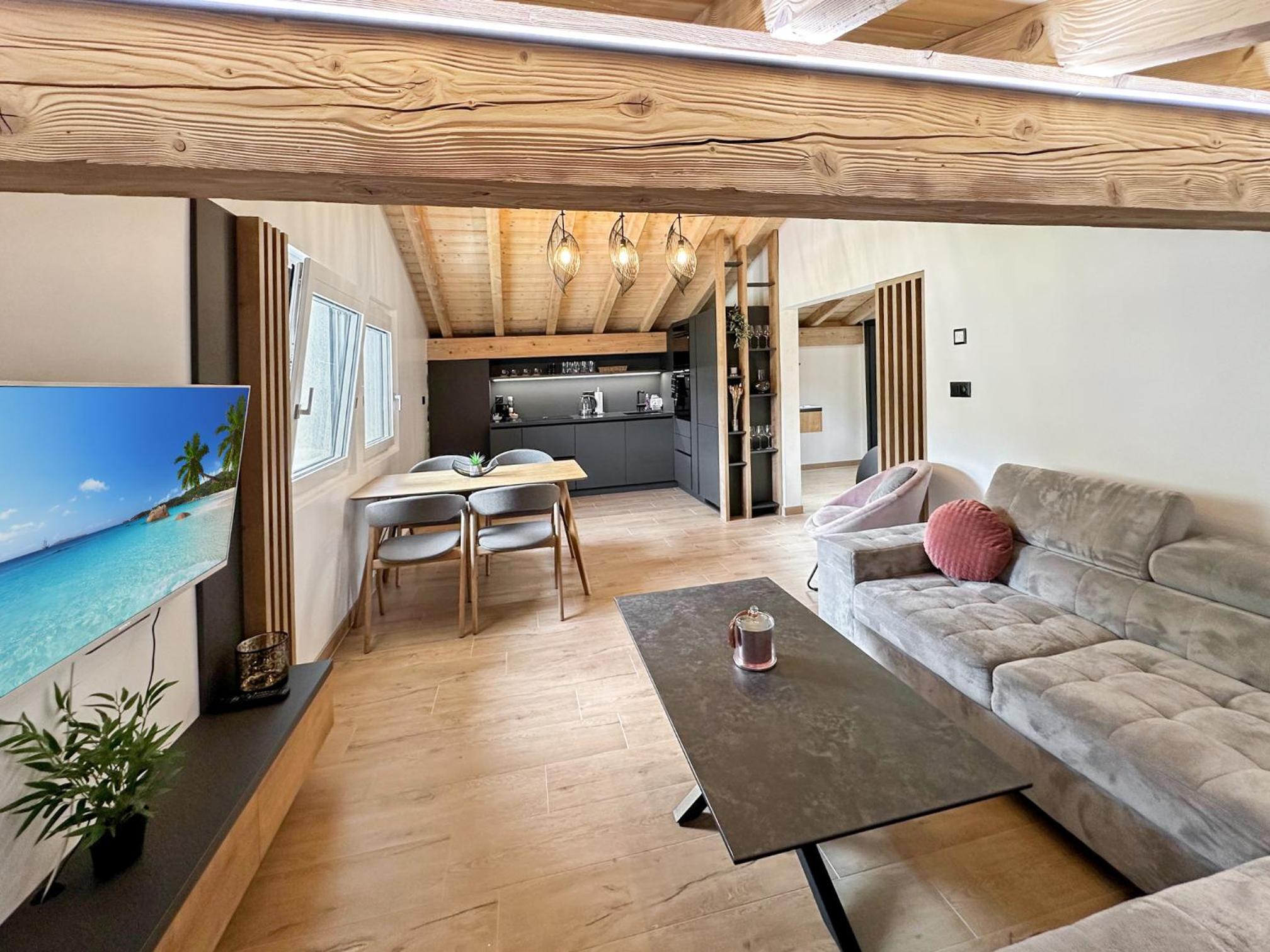 Apartment with Mountain View photo 1