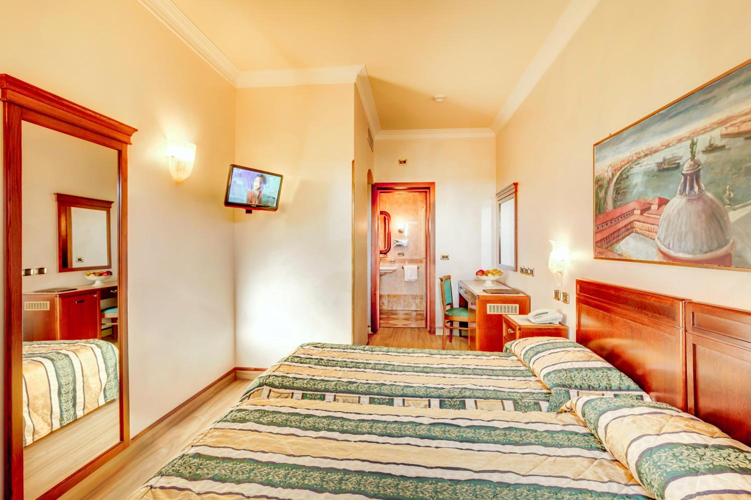 Double or Twin Room - Photo 5