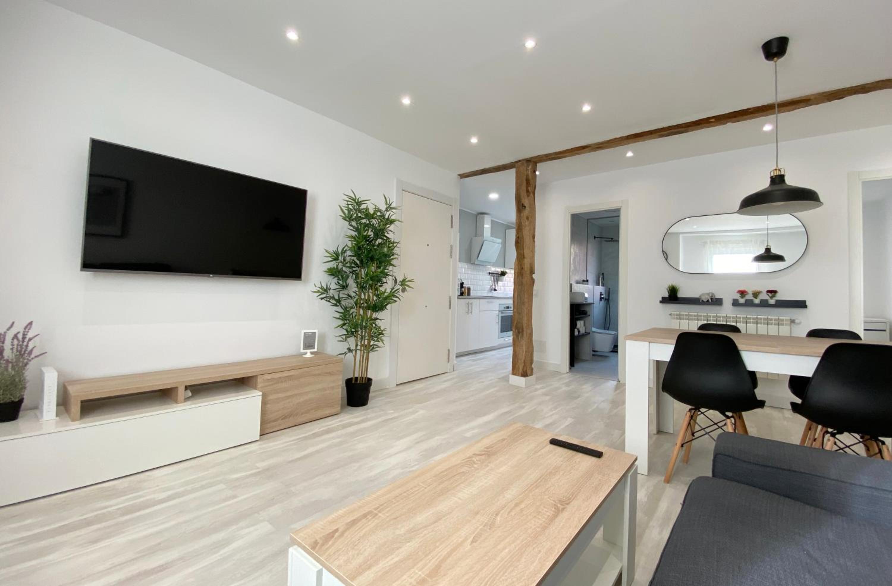 Apartamento de tres habitaciones con vista al mar