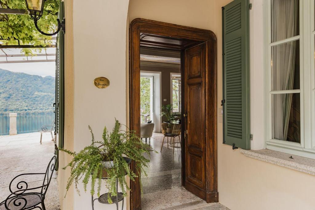 Deluxe Apartment with Terrace and Lake View photo 1